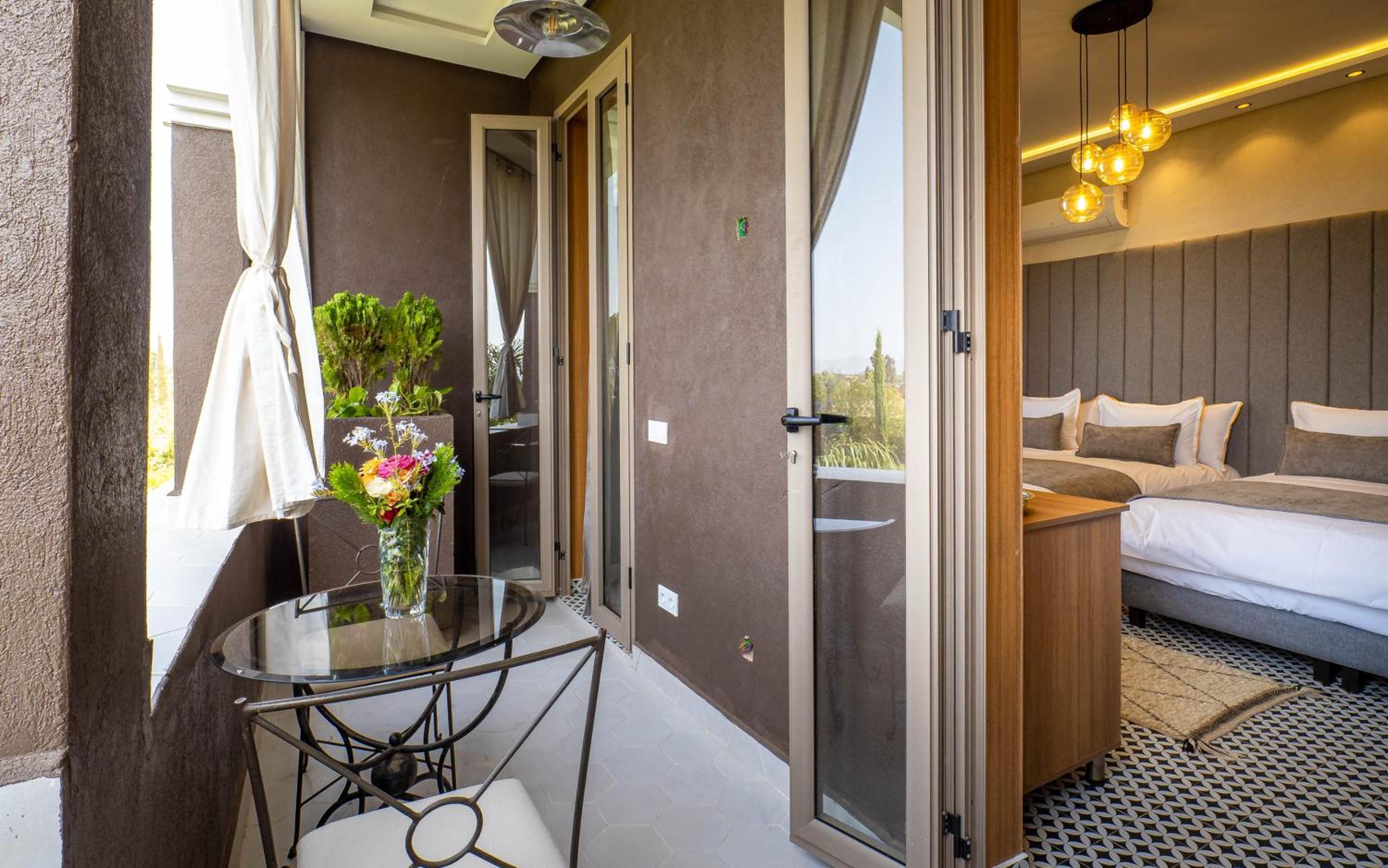 Deluxe Junior Suite - Photo 11