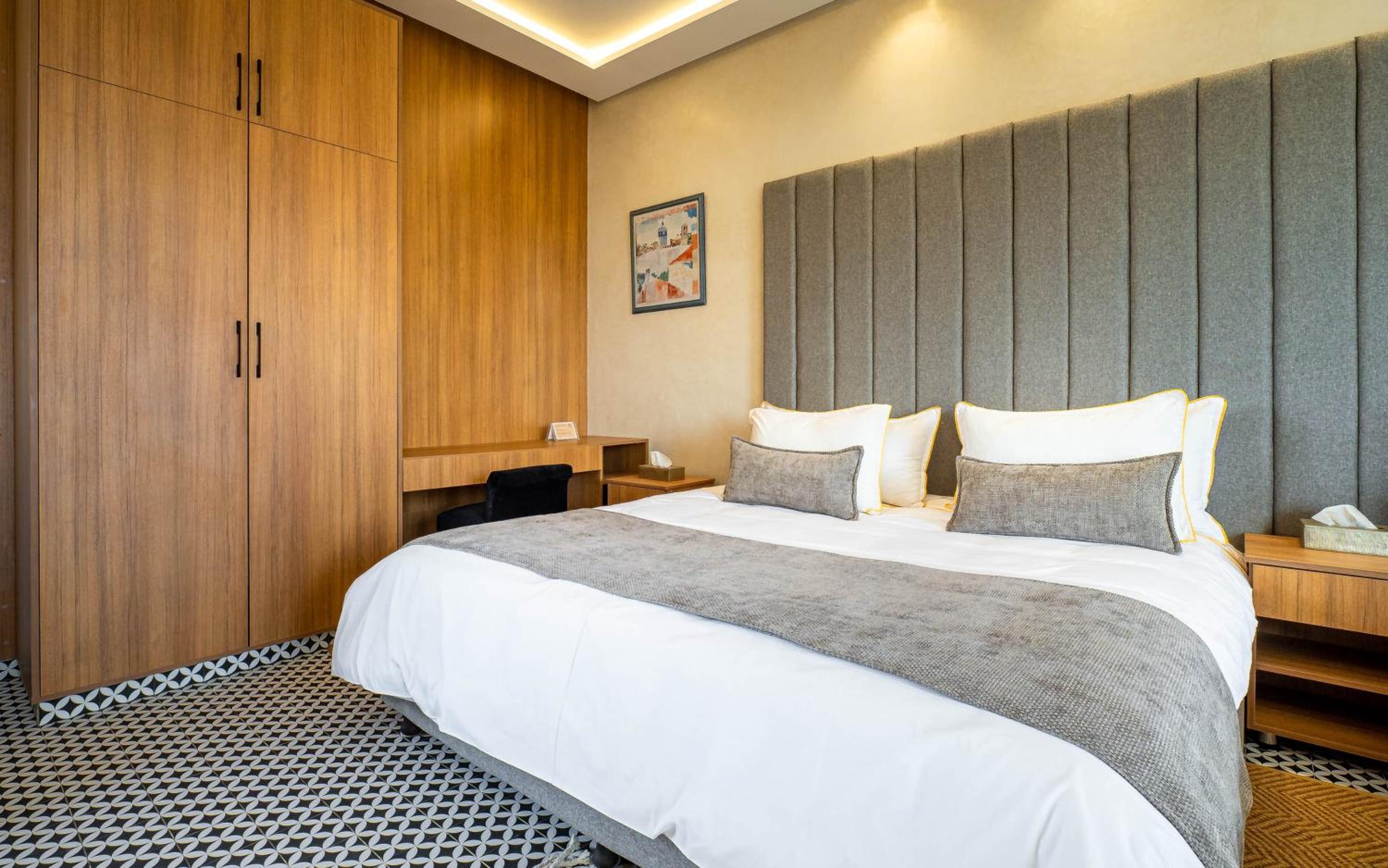 Deluxe Junior Suite - Photo 10