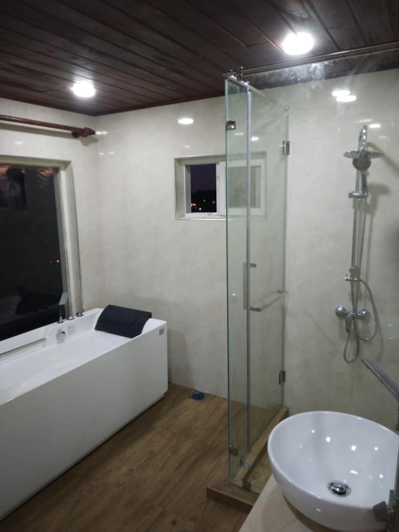 Deluxe Suite - Photo 11