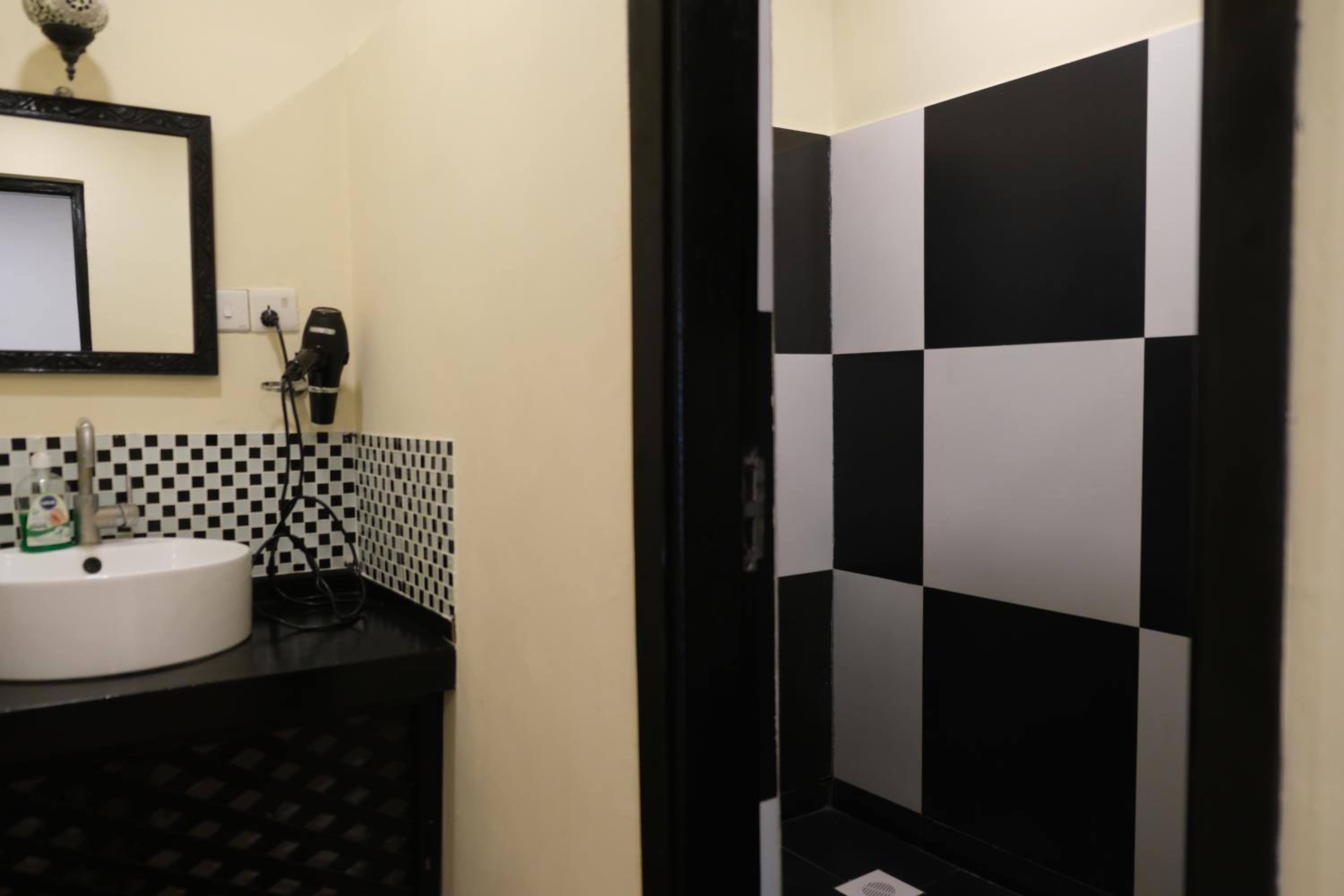Junior Suite with Garden View - Photo 11