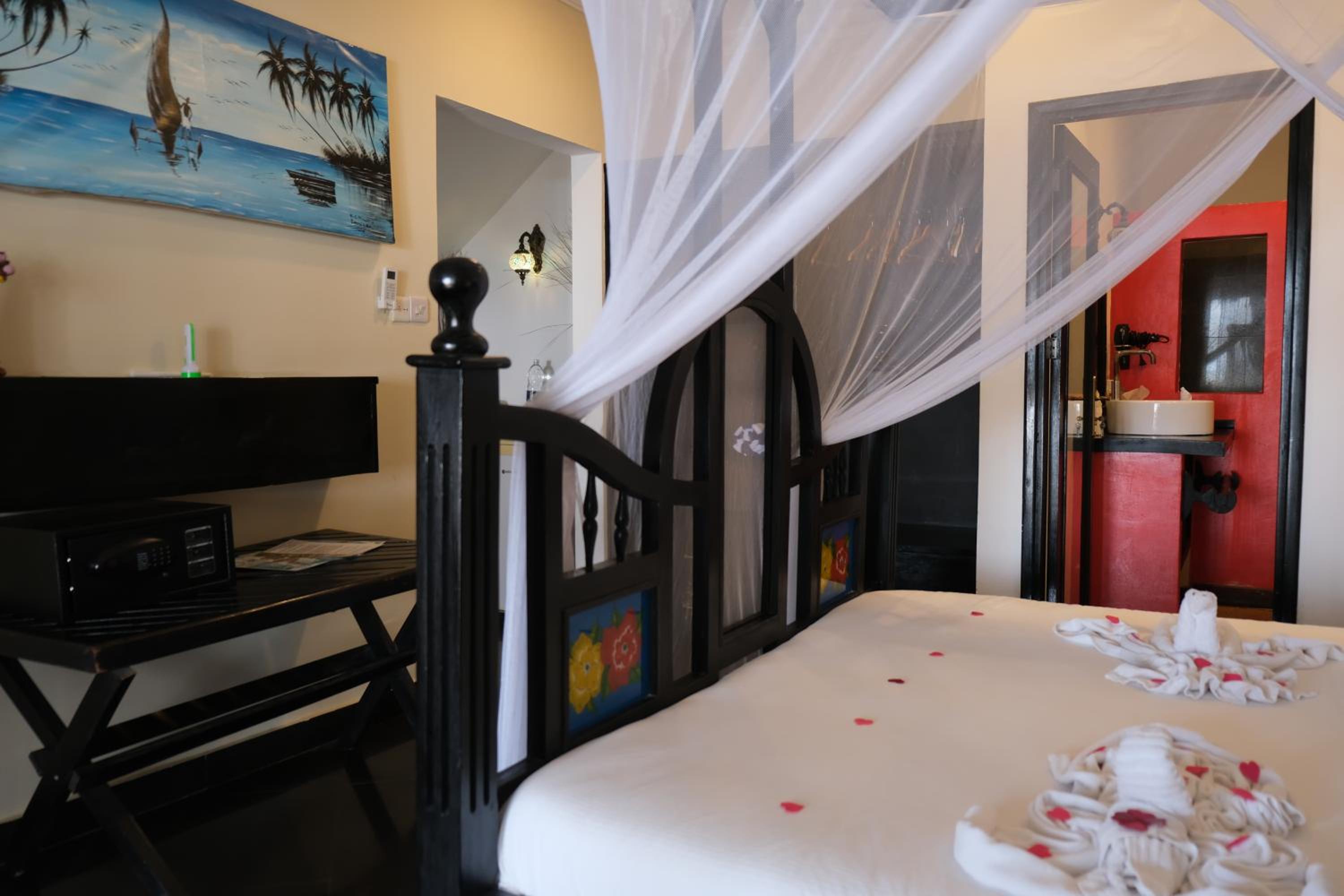One-Bedroom Suite with Sea View - Photo 18