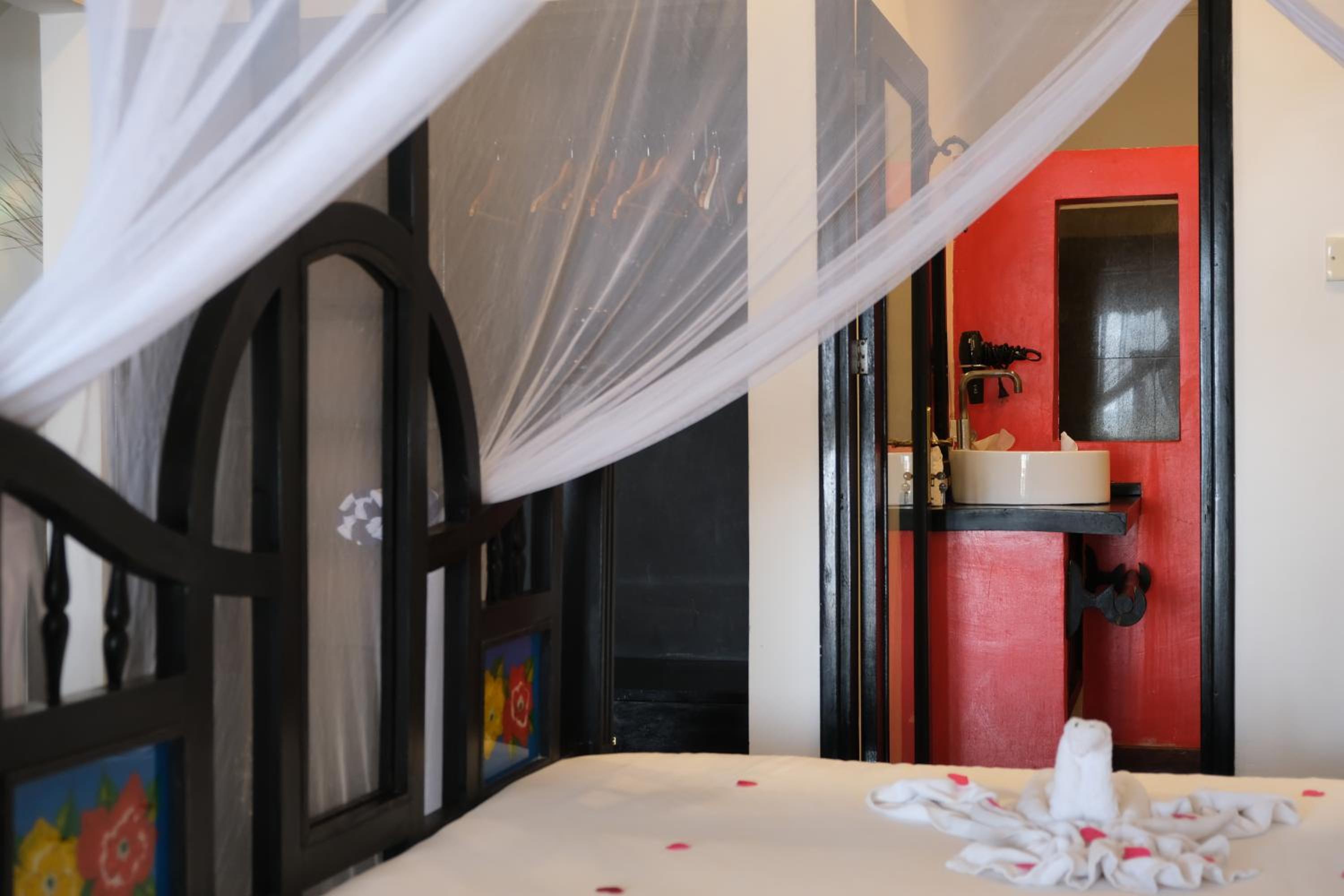 One-Bedroom Suite with Sea View - Photo 9