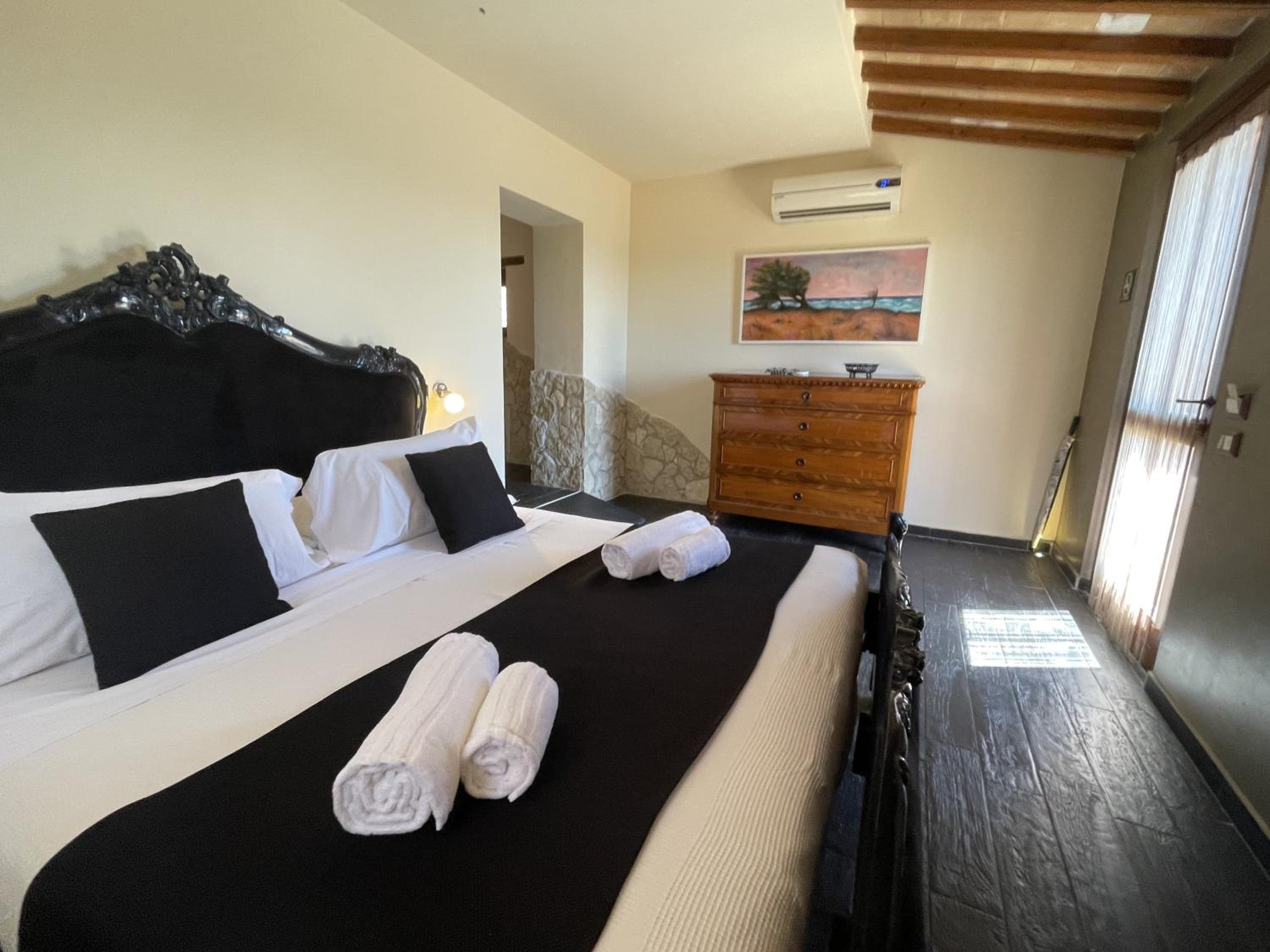 One-Bedroom Apartment with Terrace - Annex photo 2