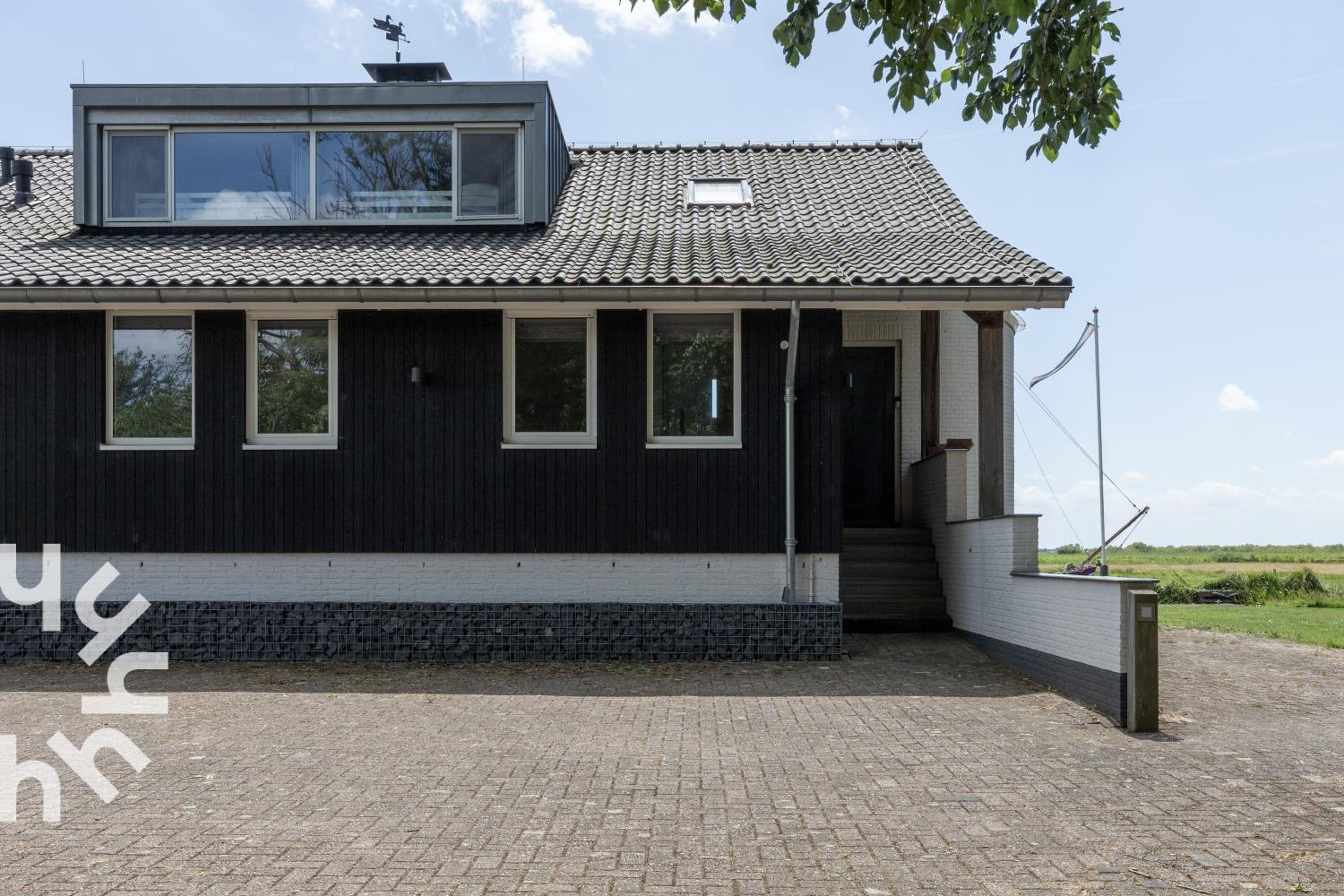 Villa photo 2