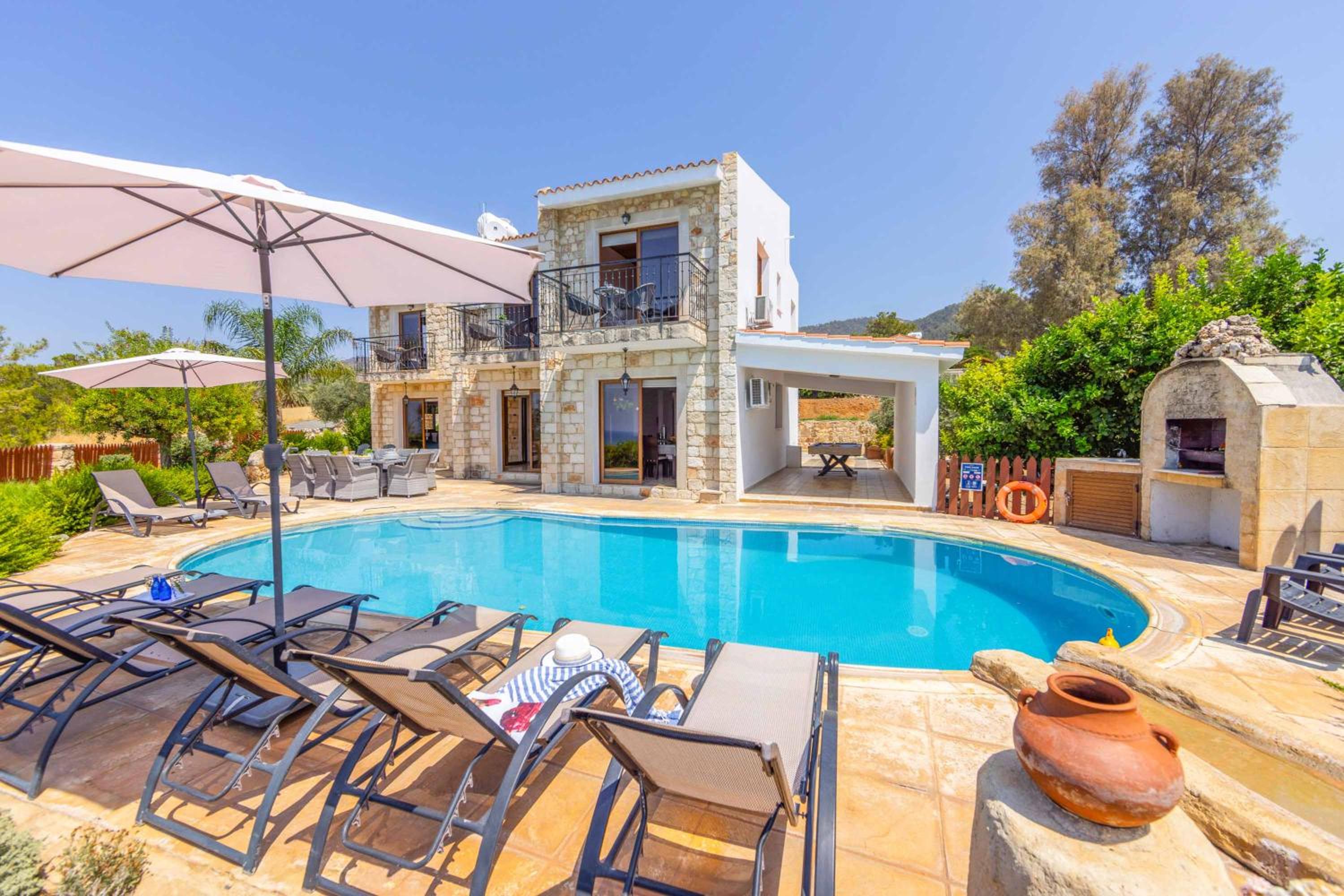 Villa photo 2