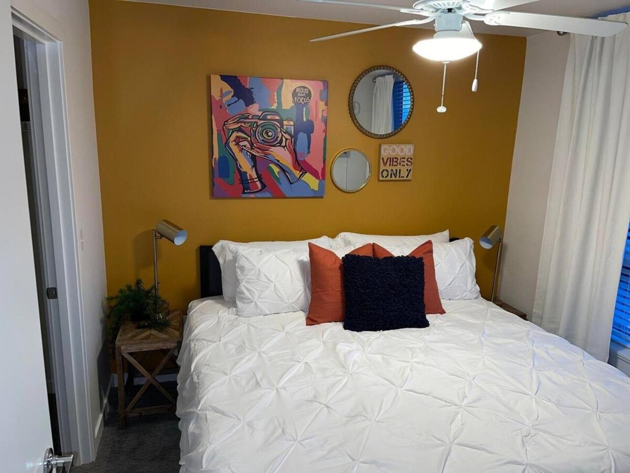 One-Bedroom Apartment photo 1