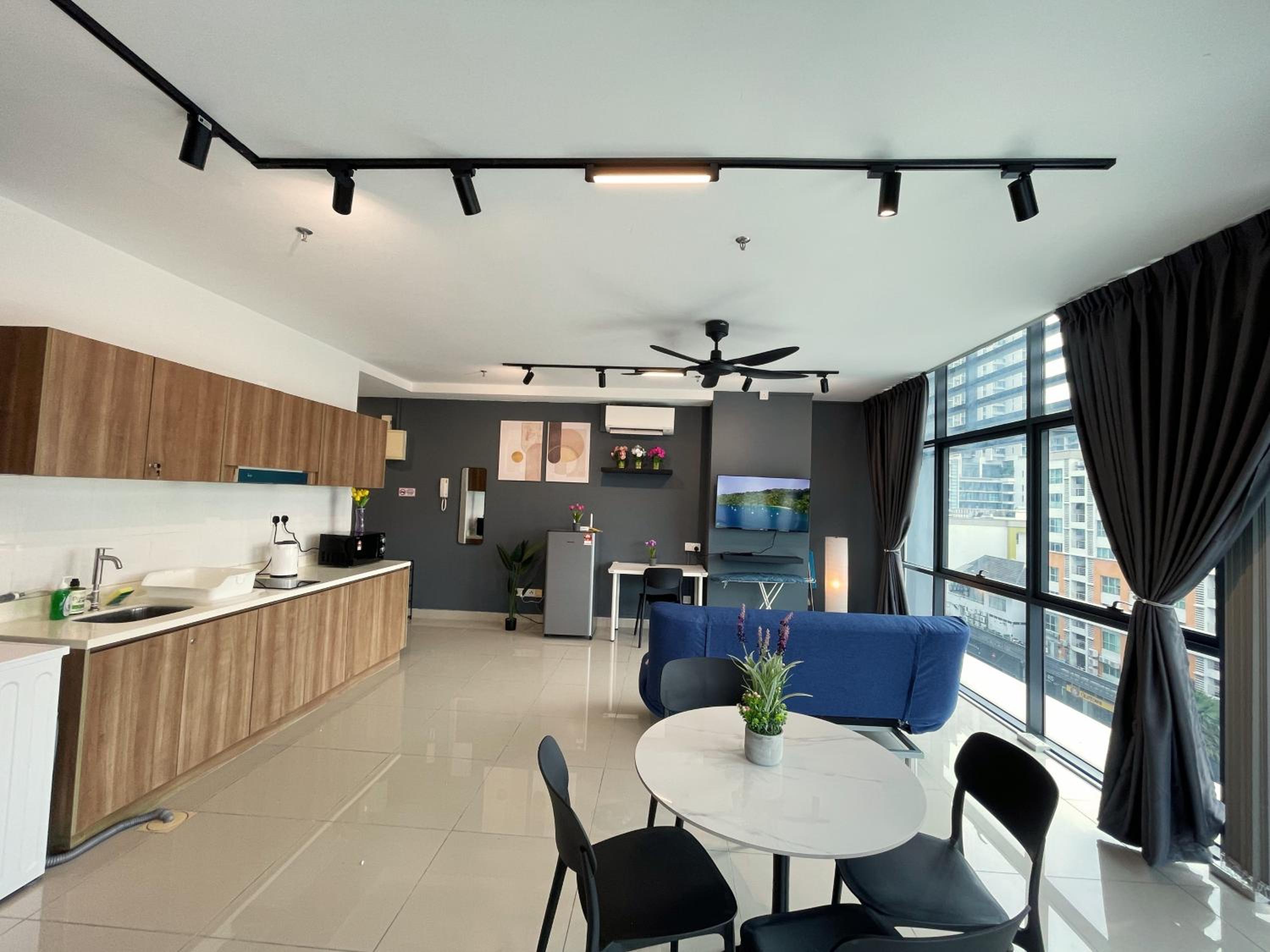 Superior Family Room - Photo 2