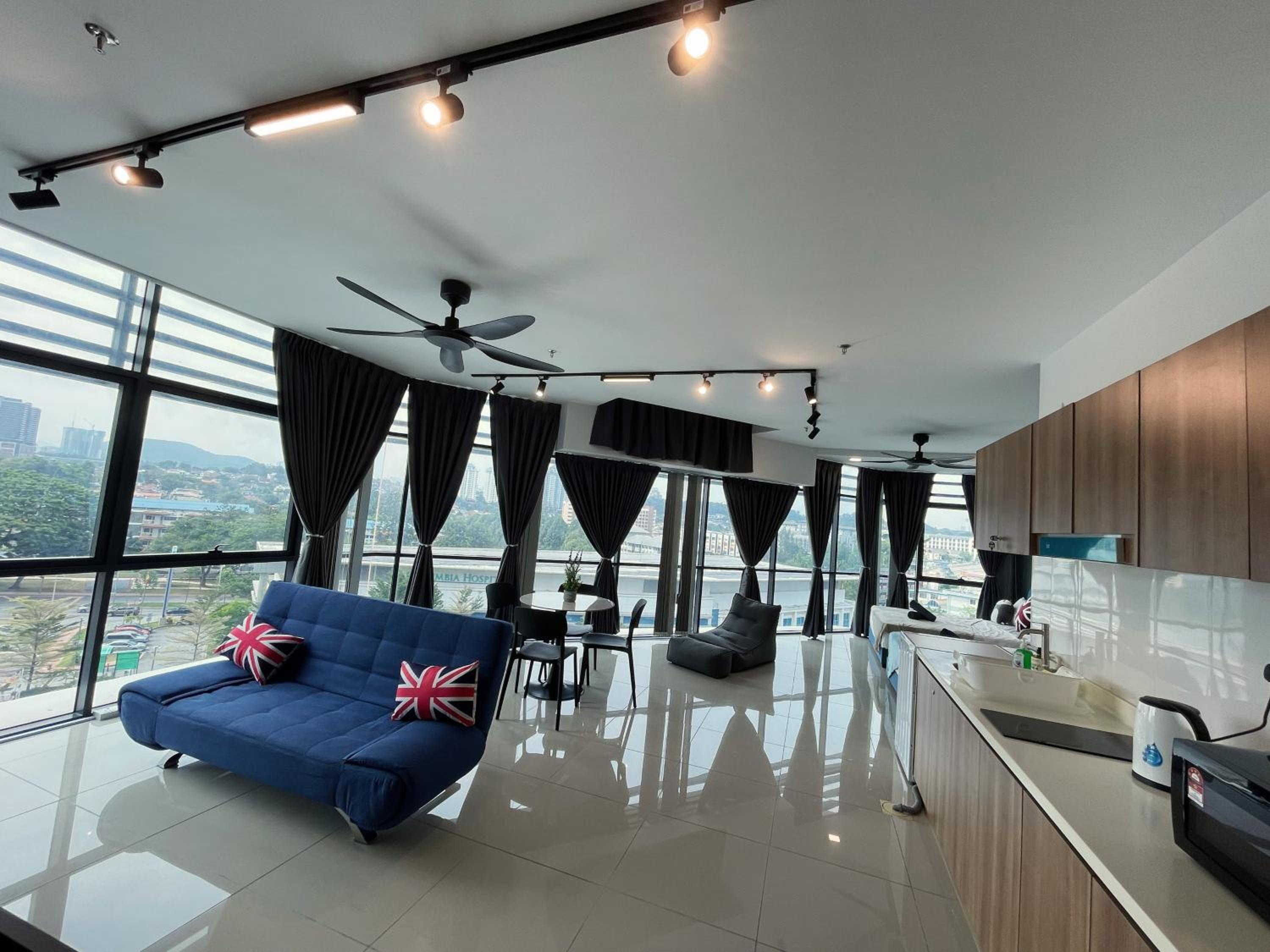 Superior Family Room - Photo 1