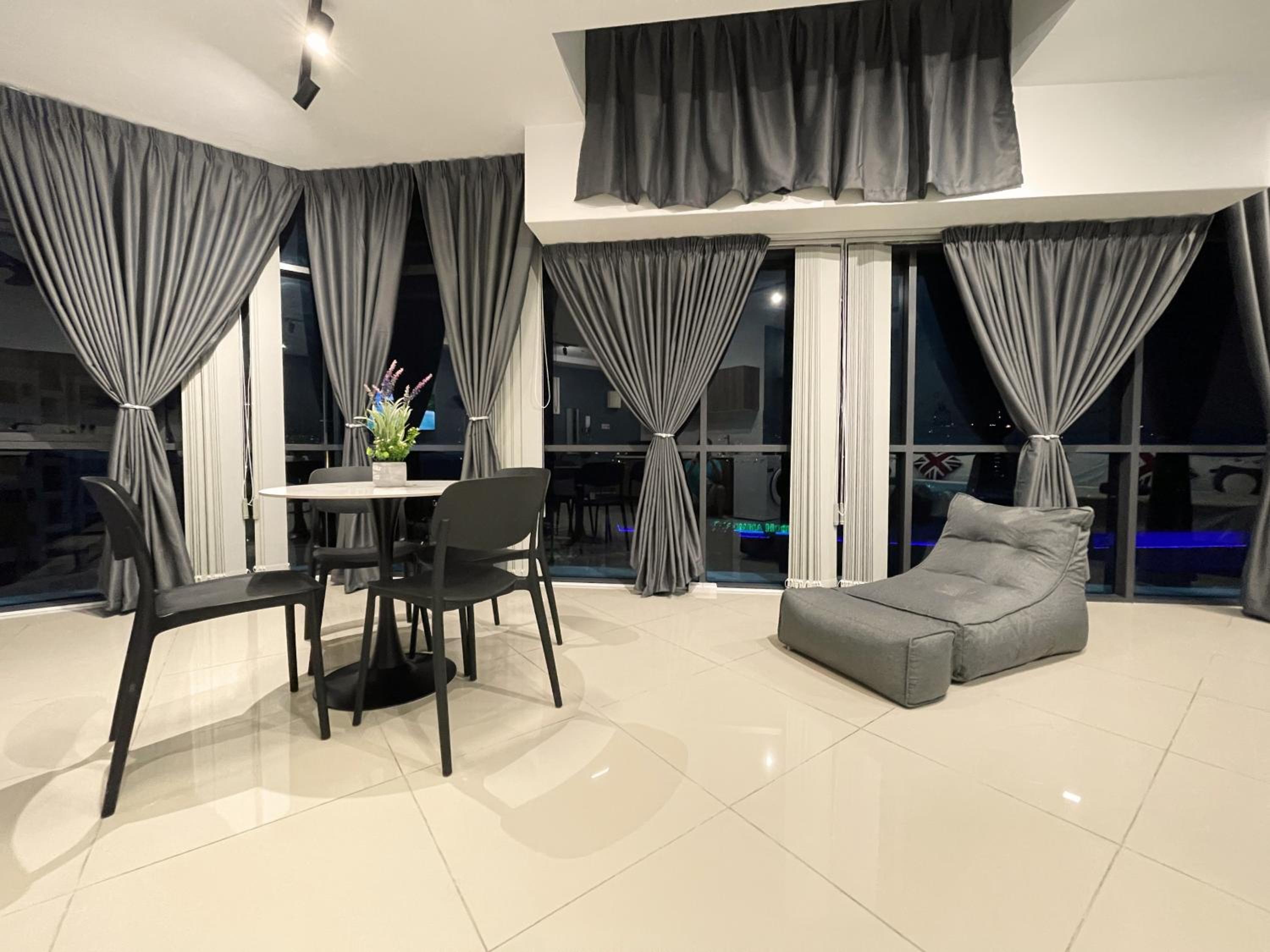 Superior Family Room - Photo 9