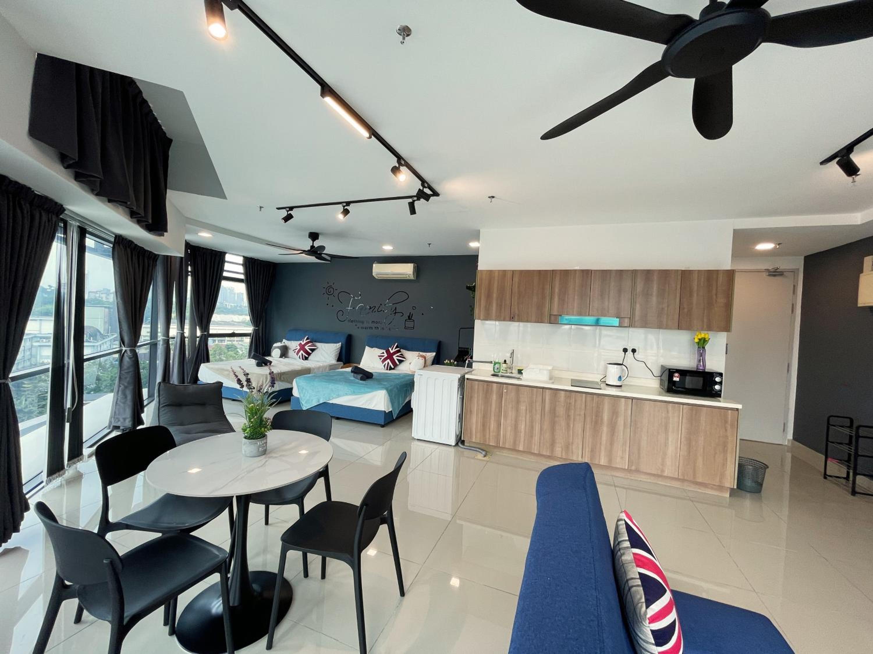 Superior Family Room - Photo 3