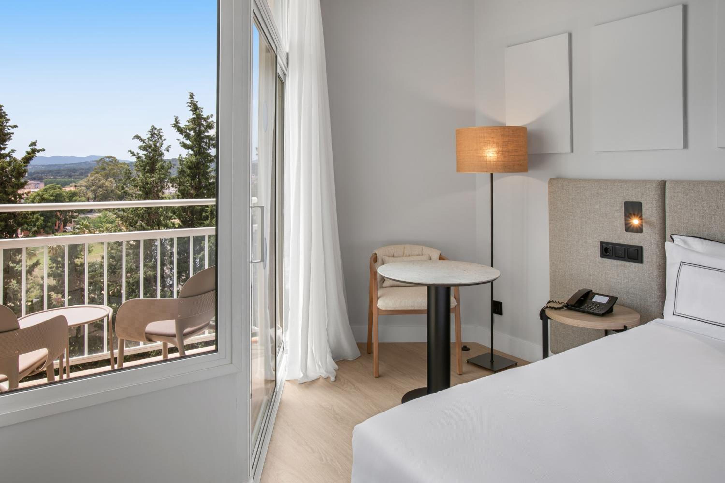 Grand Premium Room (2 Adults + 2 Children) - Photo 3