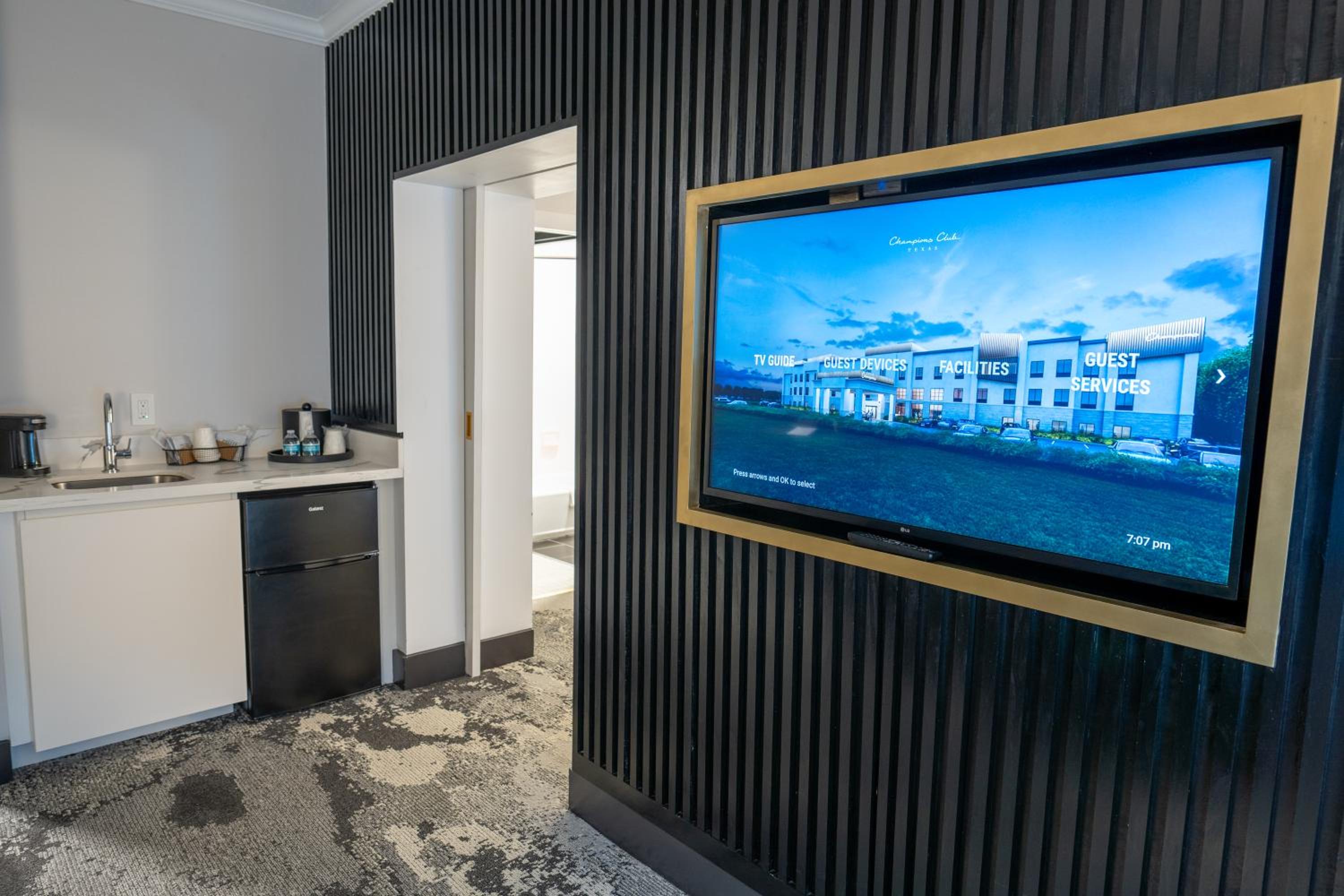 King Suite - Photo 6