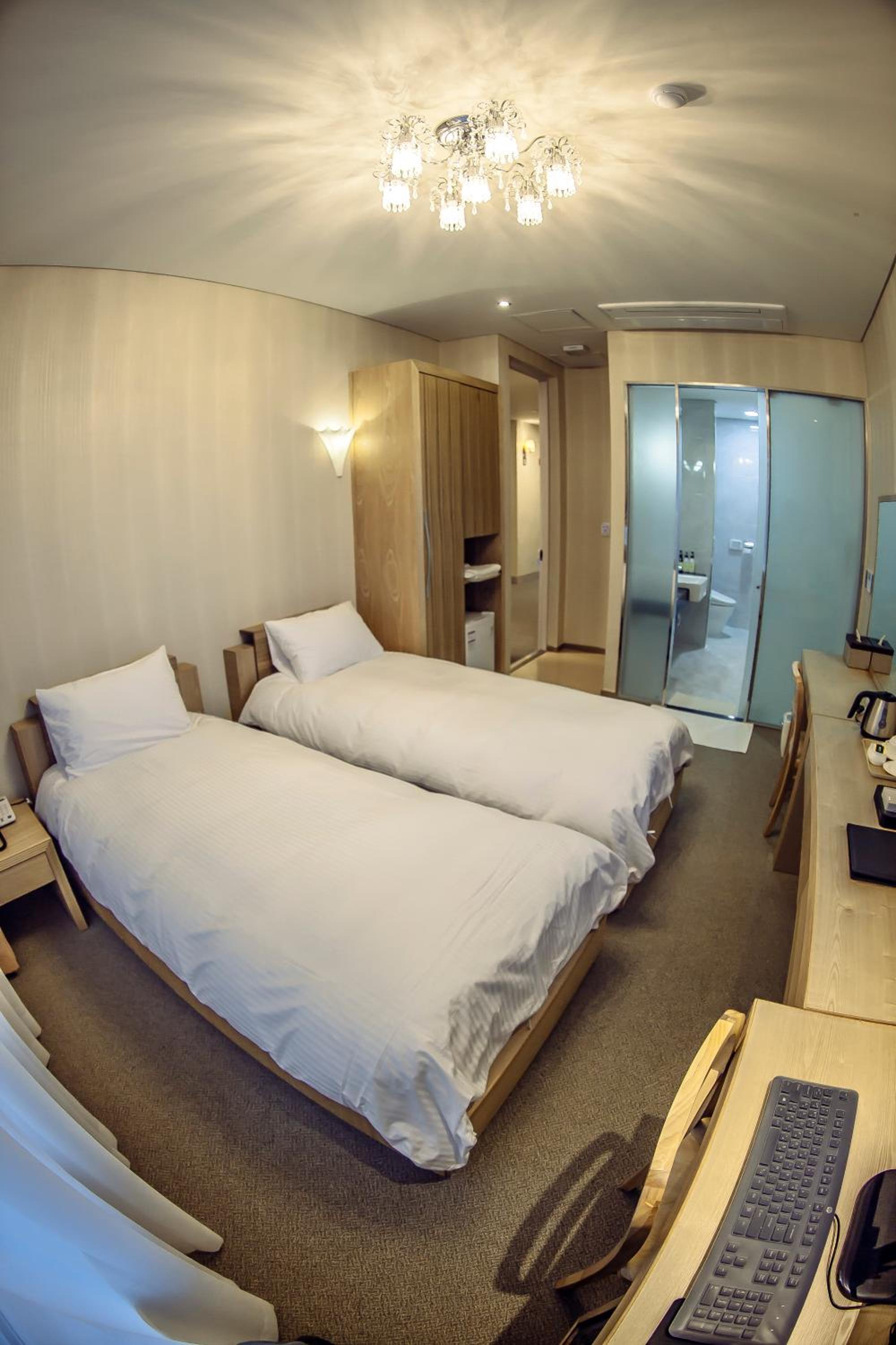 Standard Twin Room photo 2