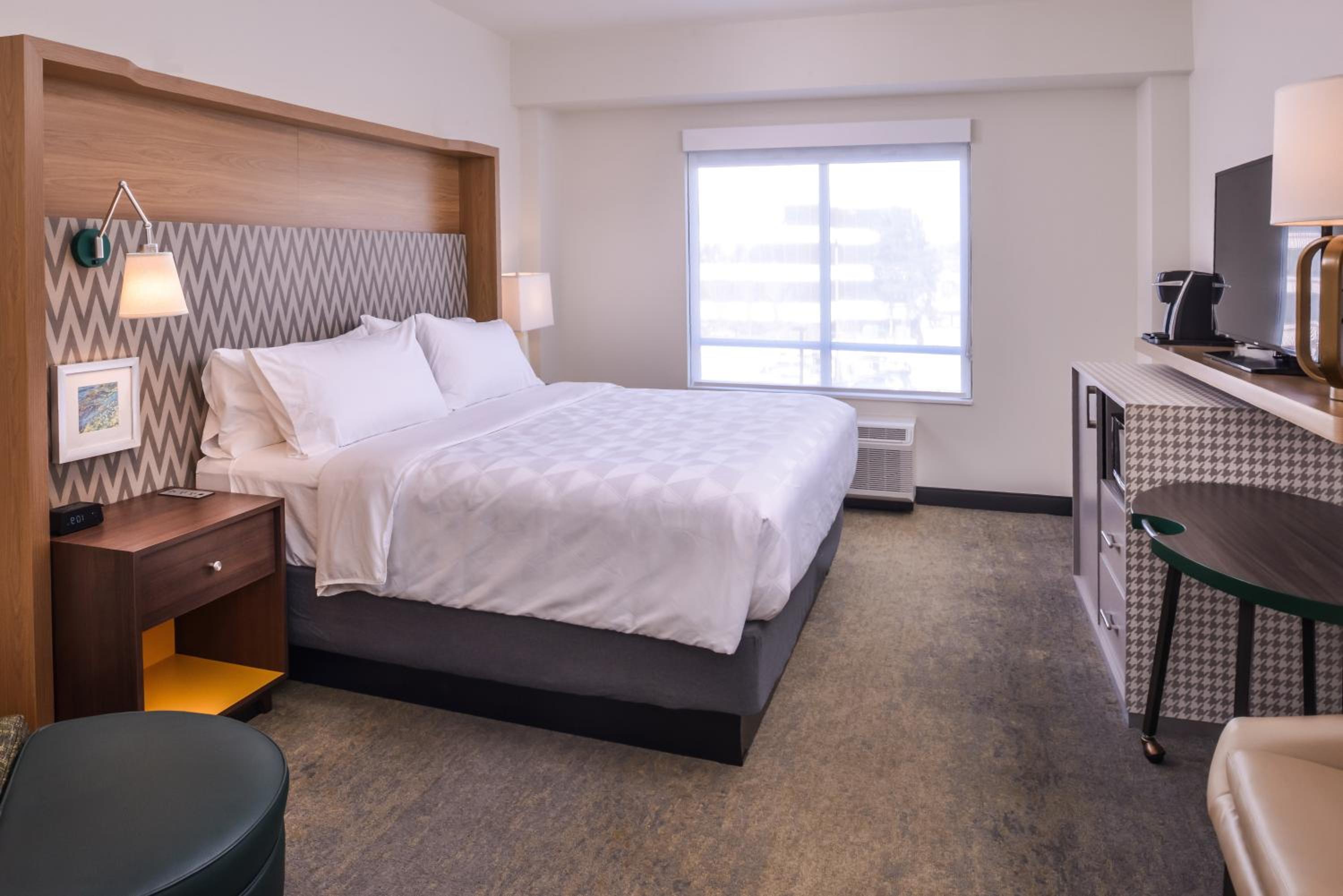 Standard King Room - Photo 4