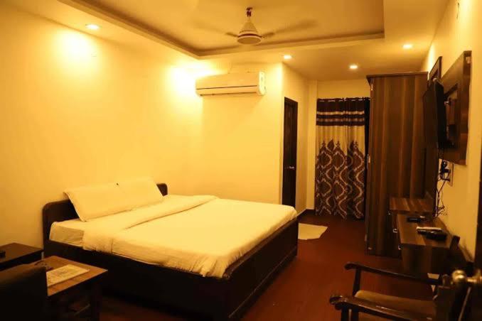 Deluxe King Room photo 1