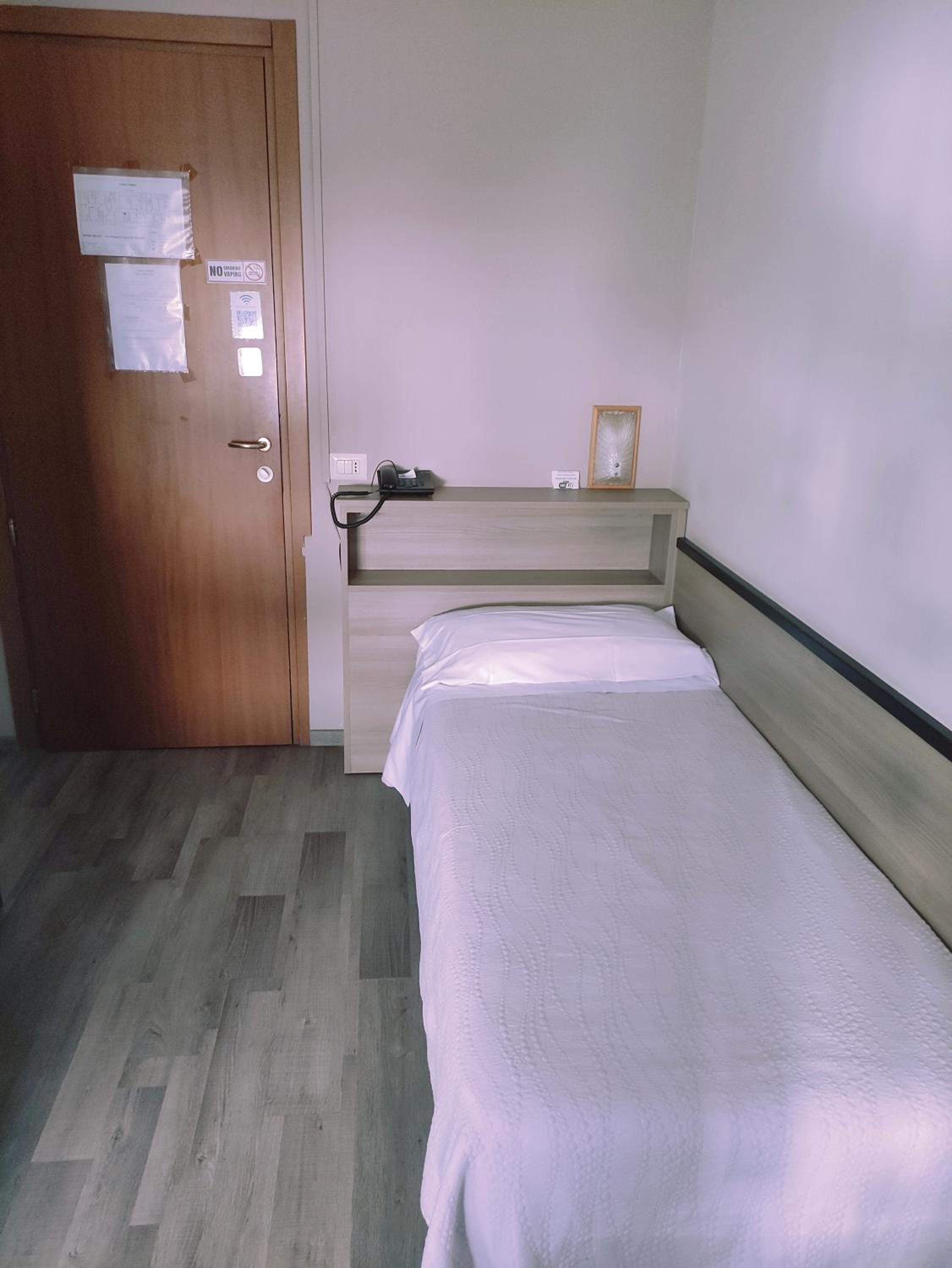 Single Room with Shared Toilet