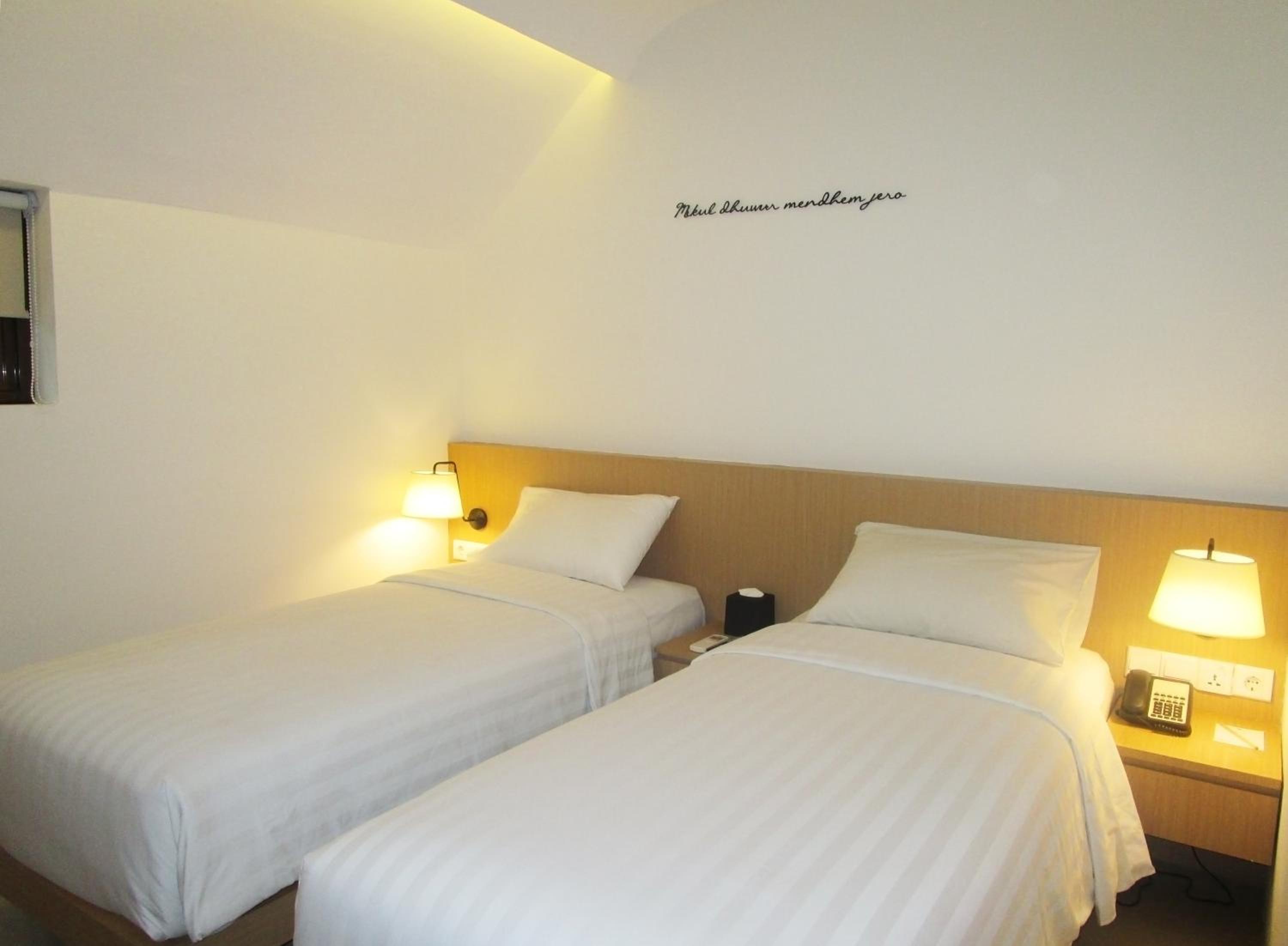 Standard Twin Room - Photo 1
