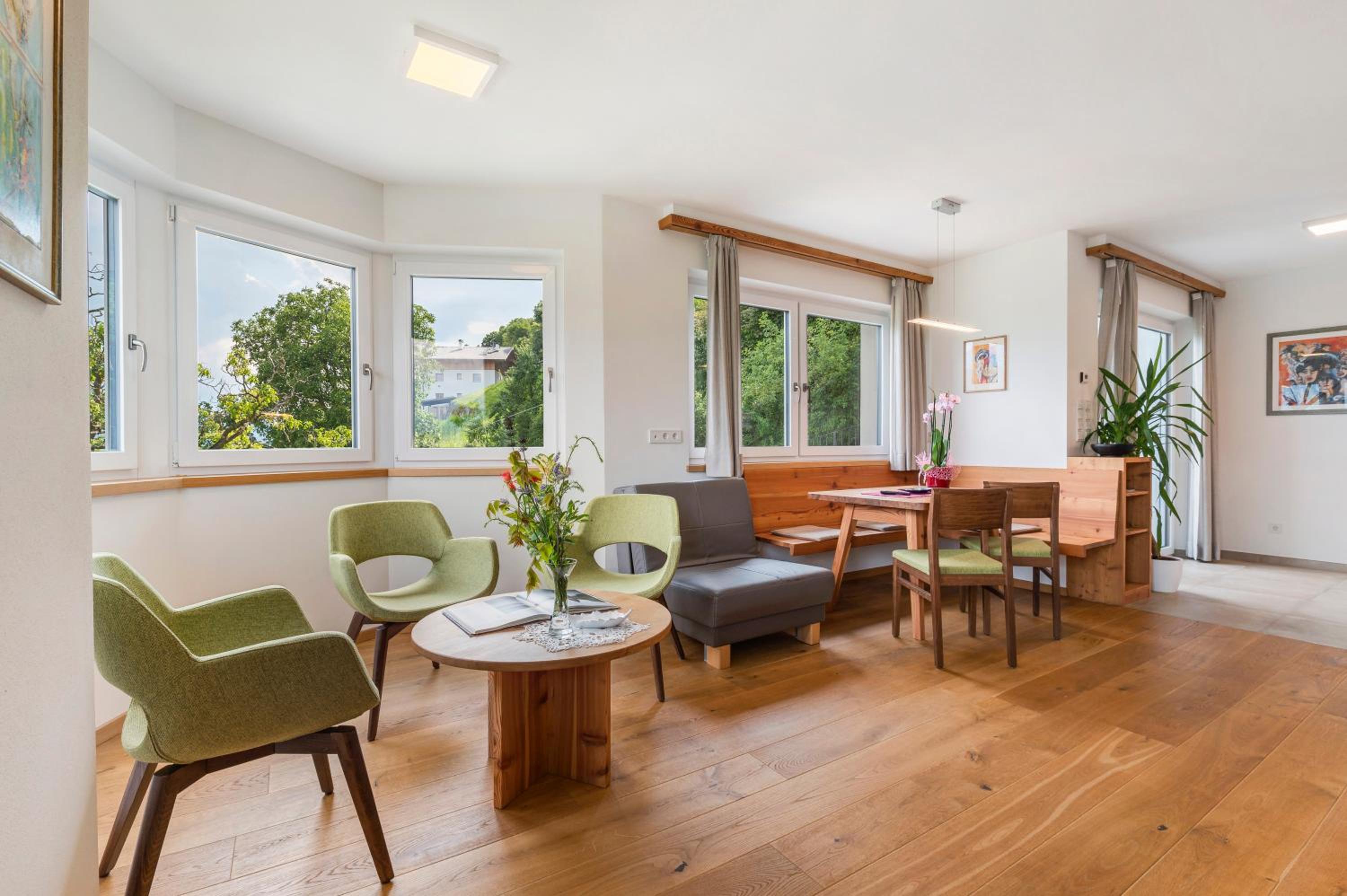 Superior One-Bedroom Apartment with Balcony