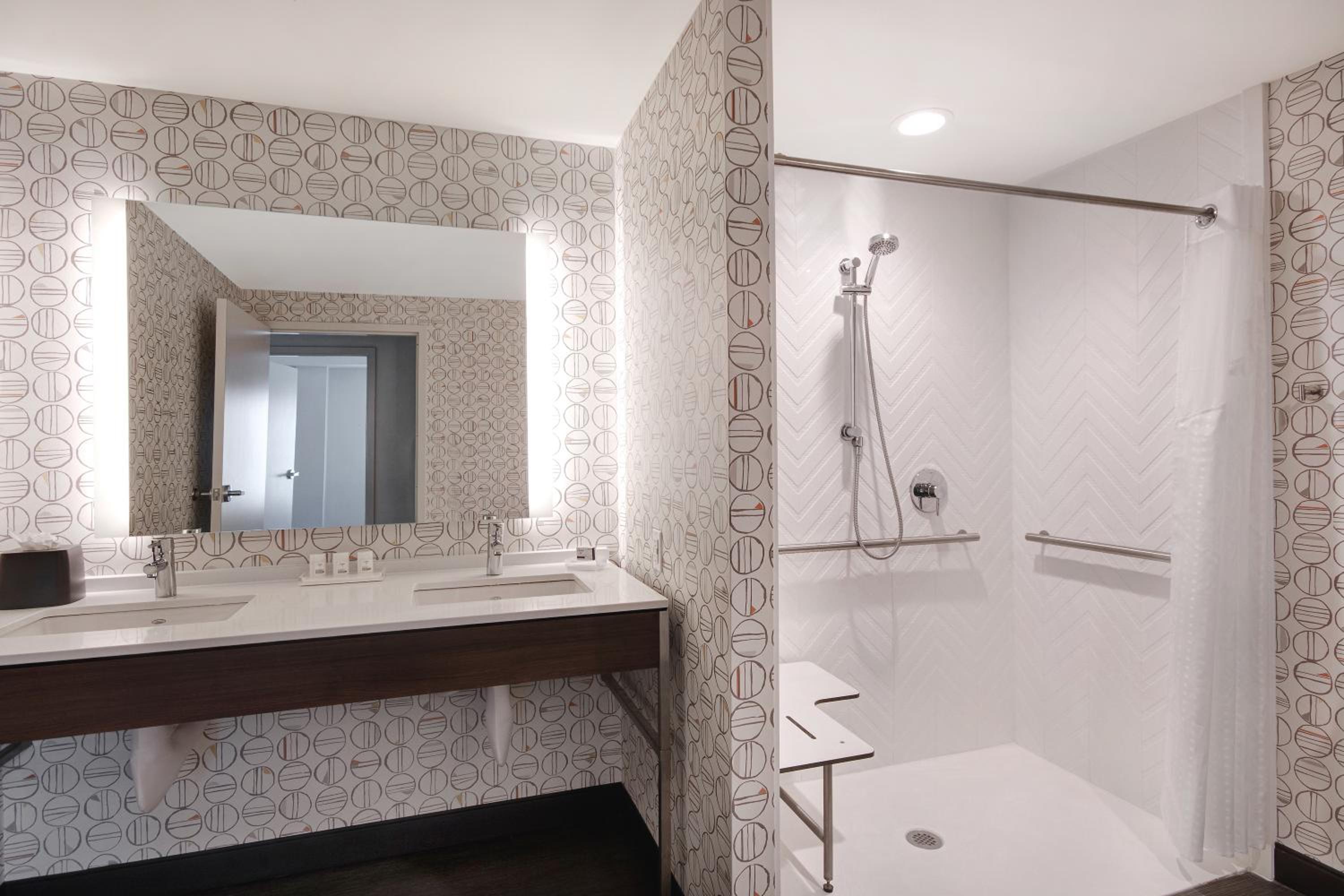 Standard King Room with Mobility Accessible Roll-In Shower - Photo 4