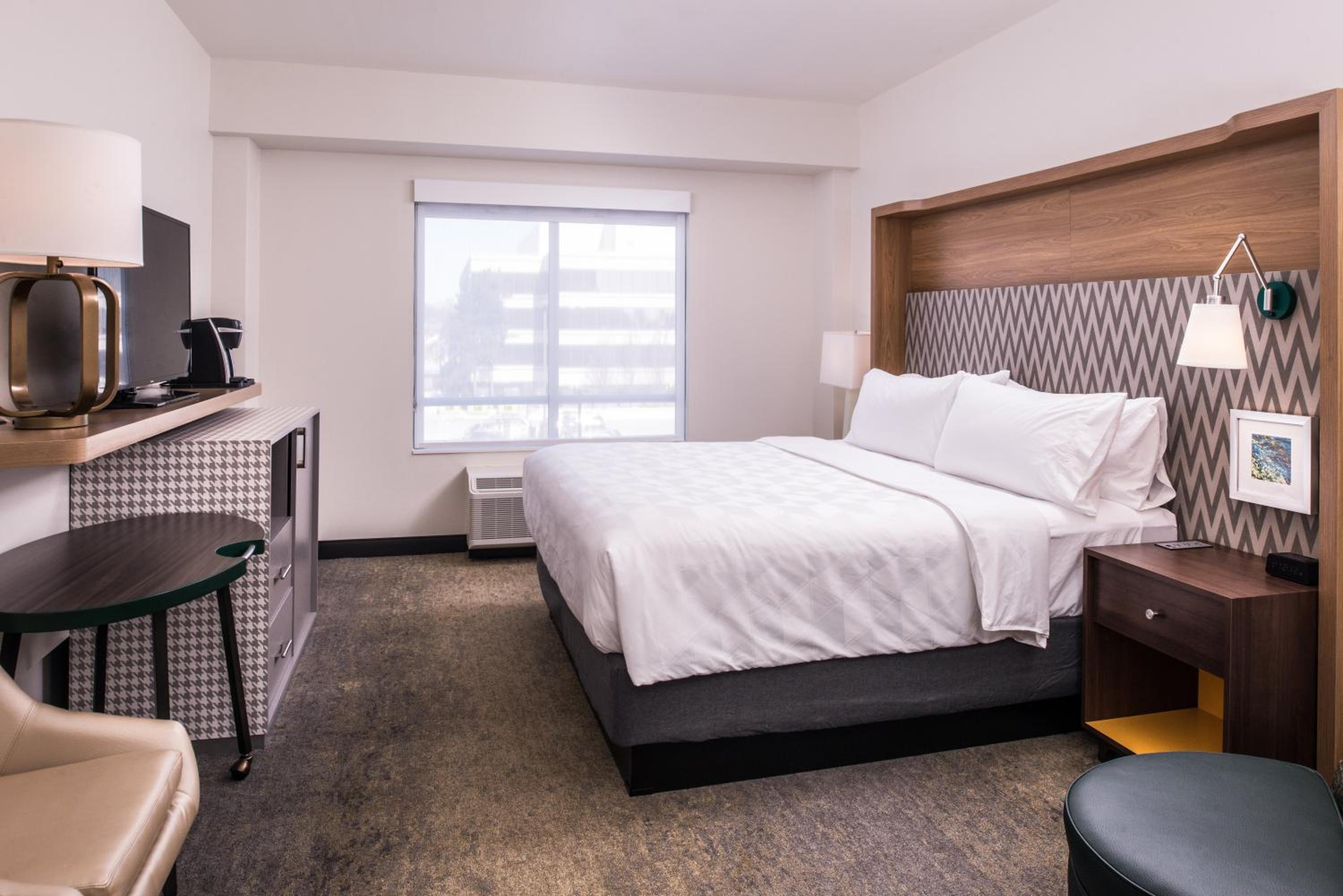 Standard King Room with Mobility Accessible Roll-In Shower - Photo 8