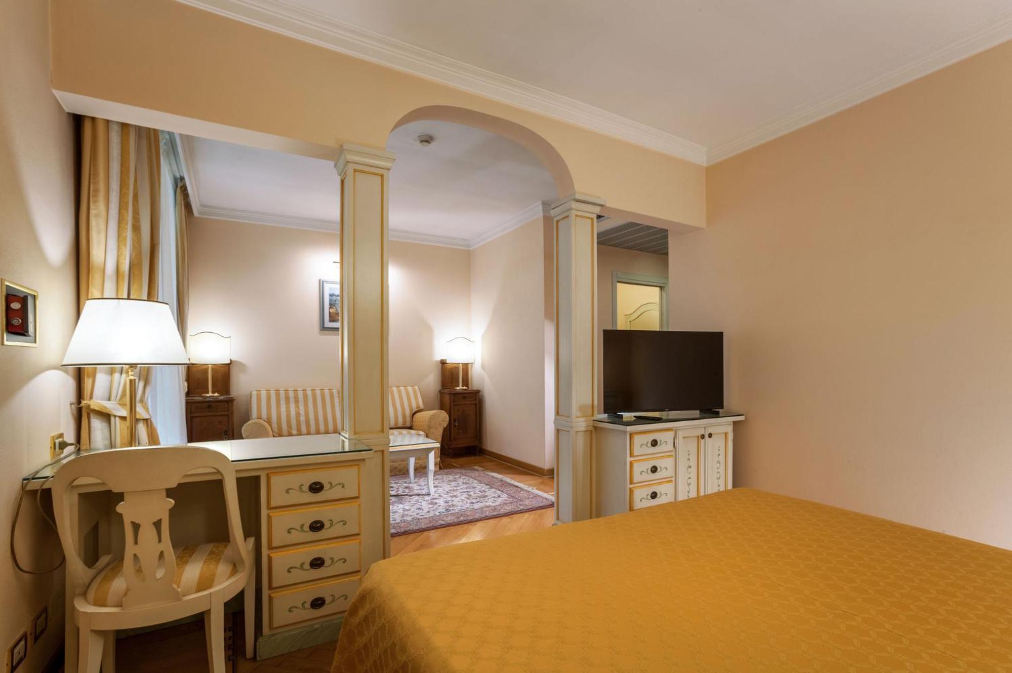 Junior Suite with Balcony photo 3
