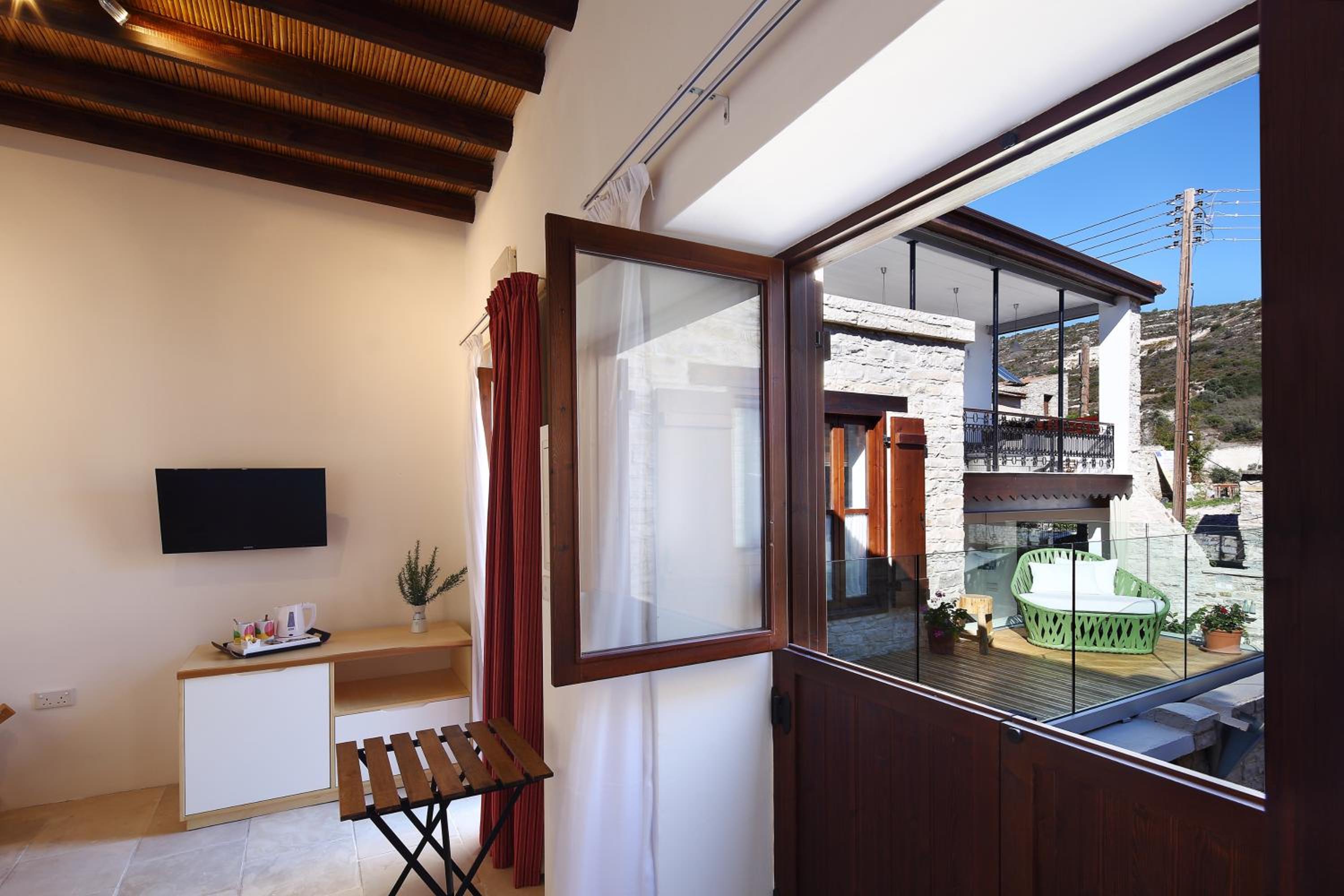 Superior Double Room with Balcony photo 2