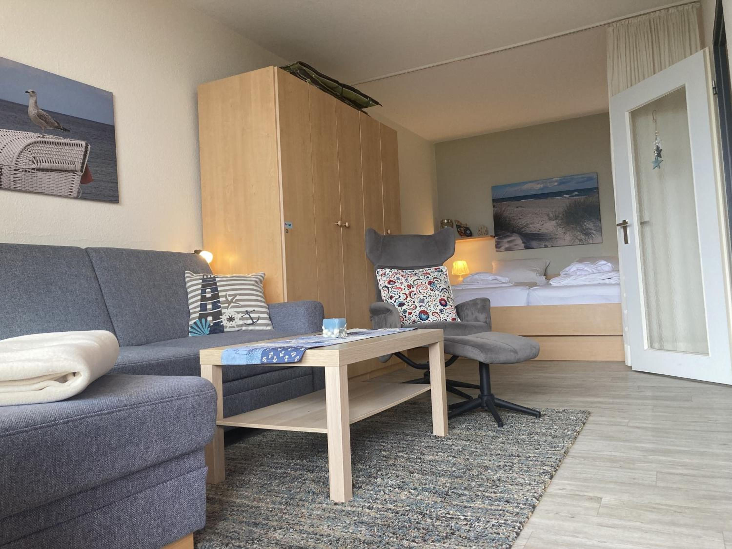 Apartment with Balcony photo 3