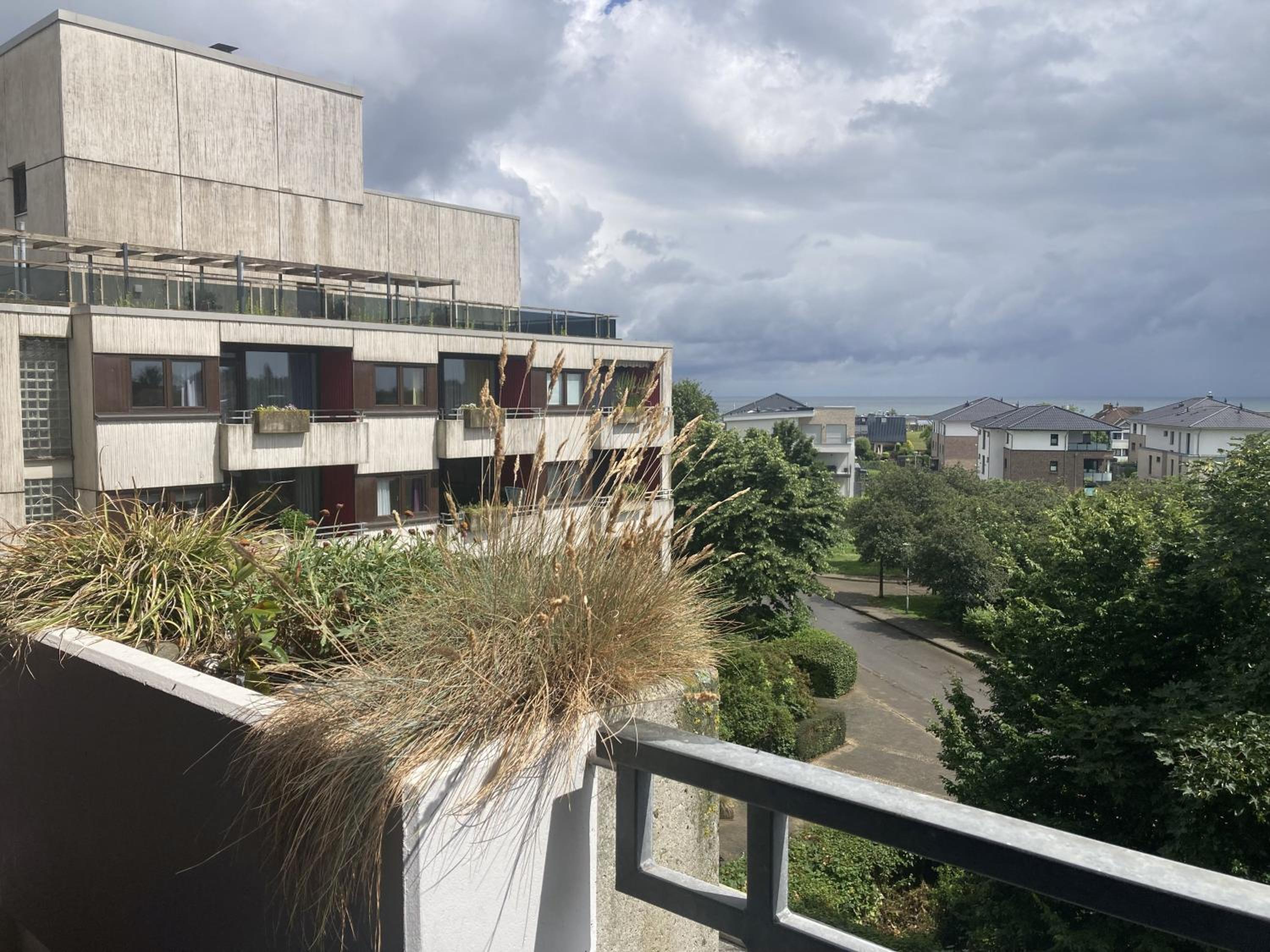 Apartment with Balcony photo 2