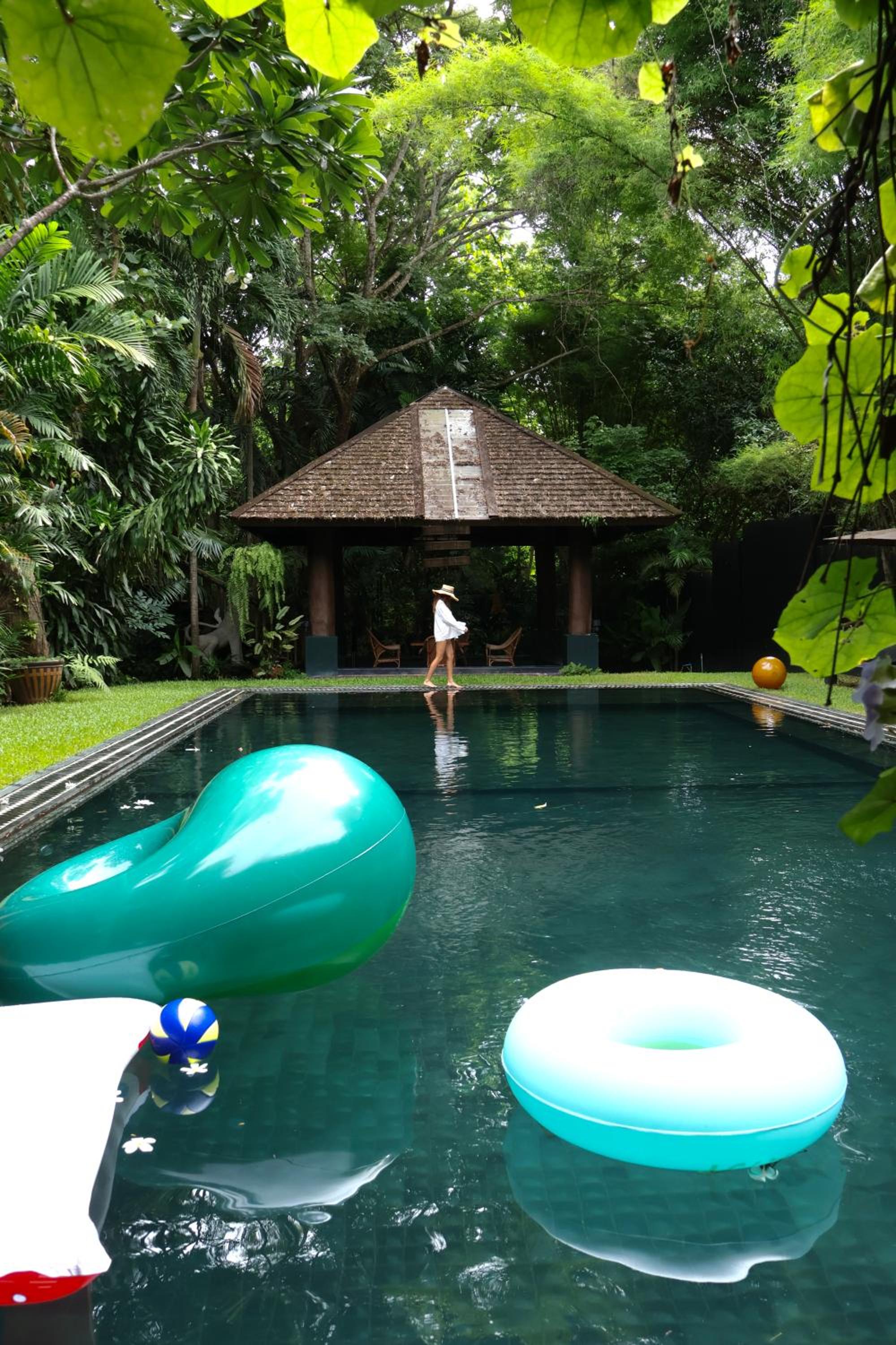 Suite with Pool View - Photo 2