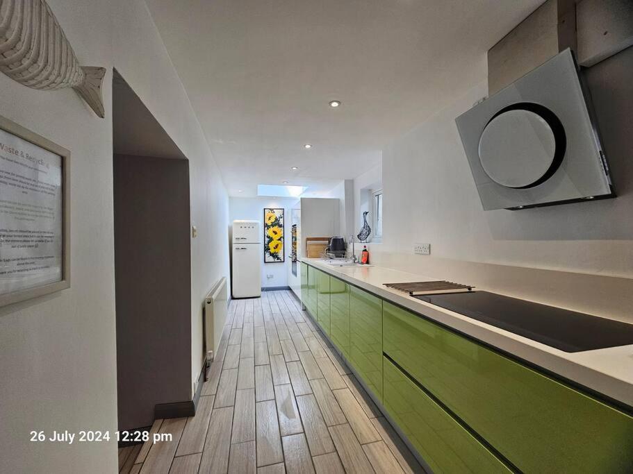 Three-Bedroom House photo 3