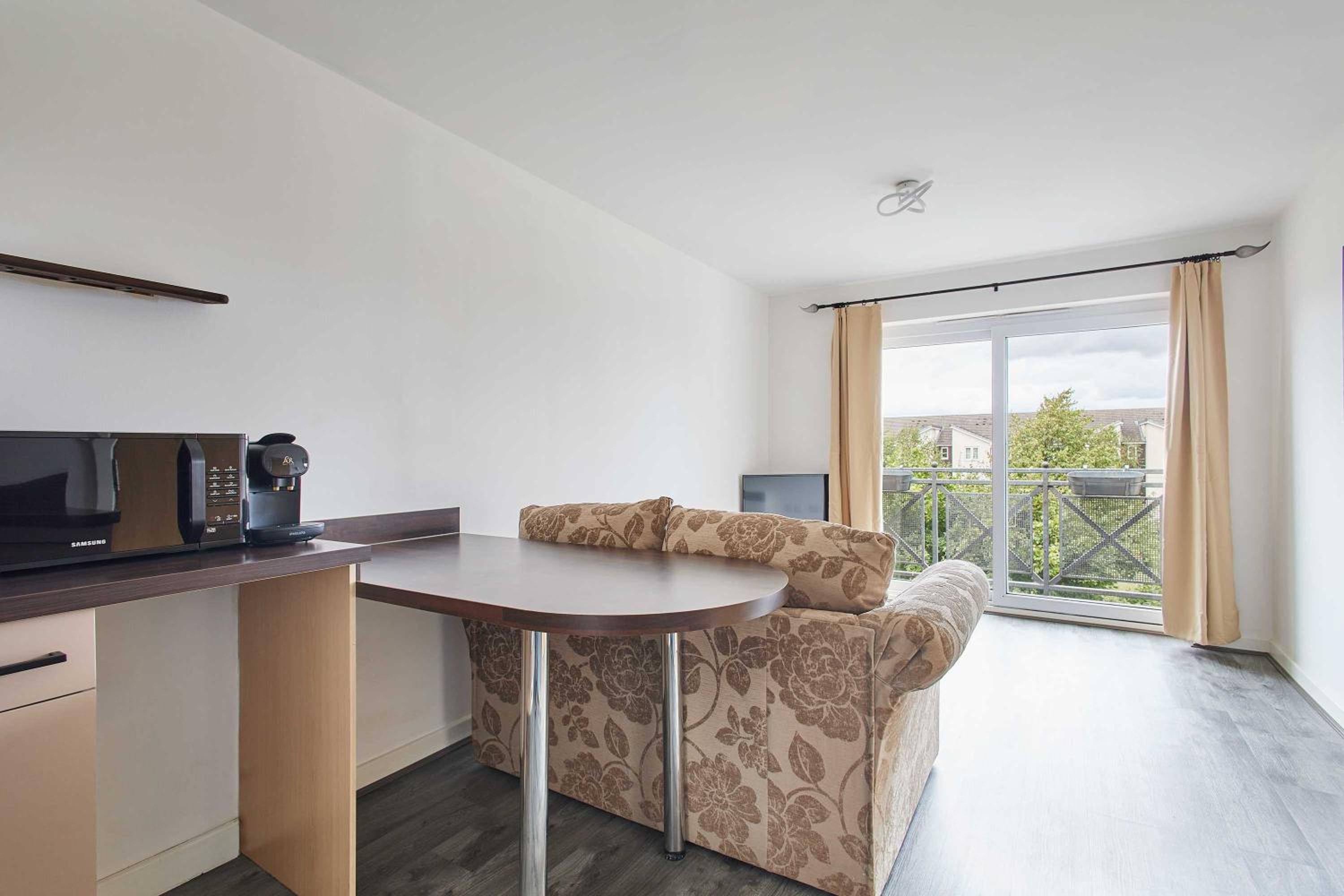 Apartment With Balcony photo 2