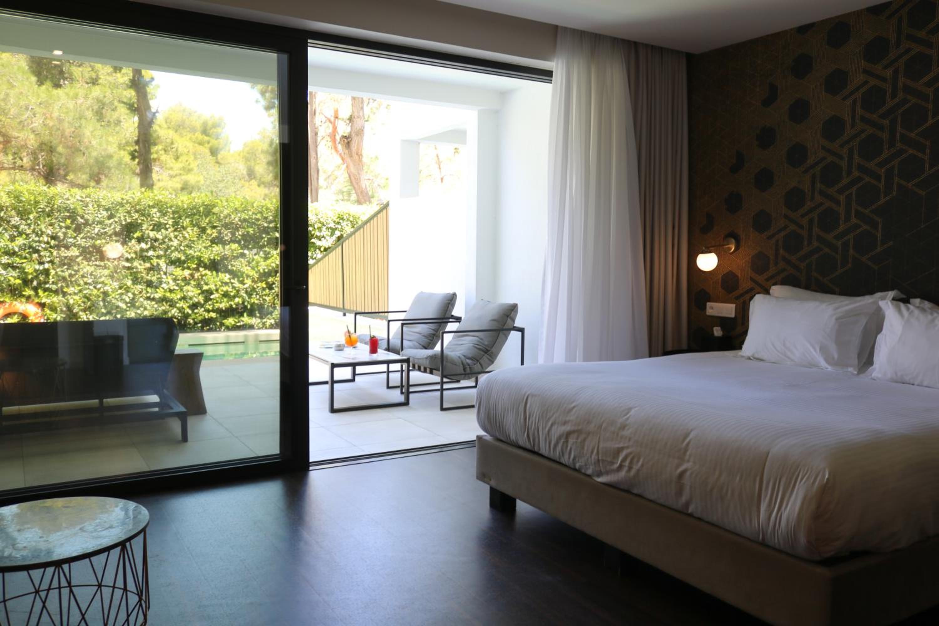 Deluxe Suite with Private Pool photo 3