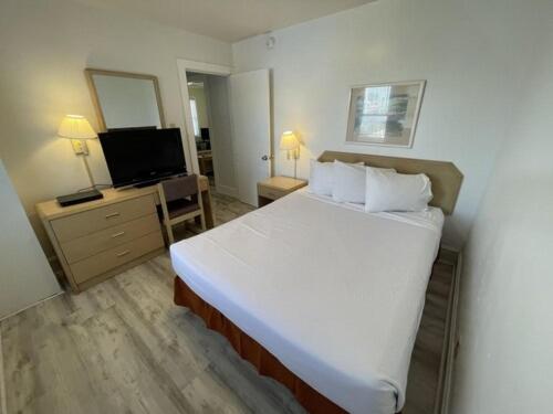 Two-Bedroom Suite with Kitchen - Photo 5