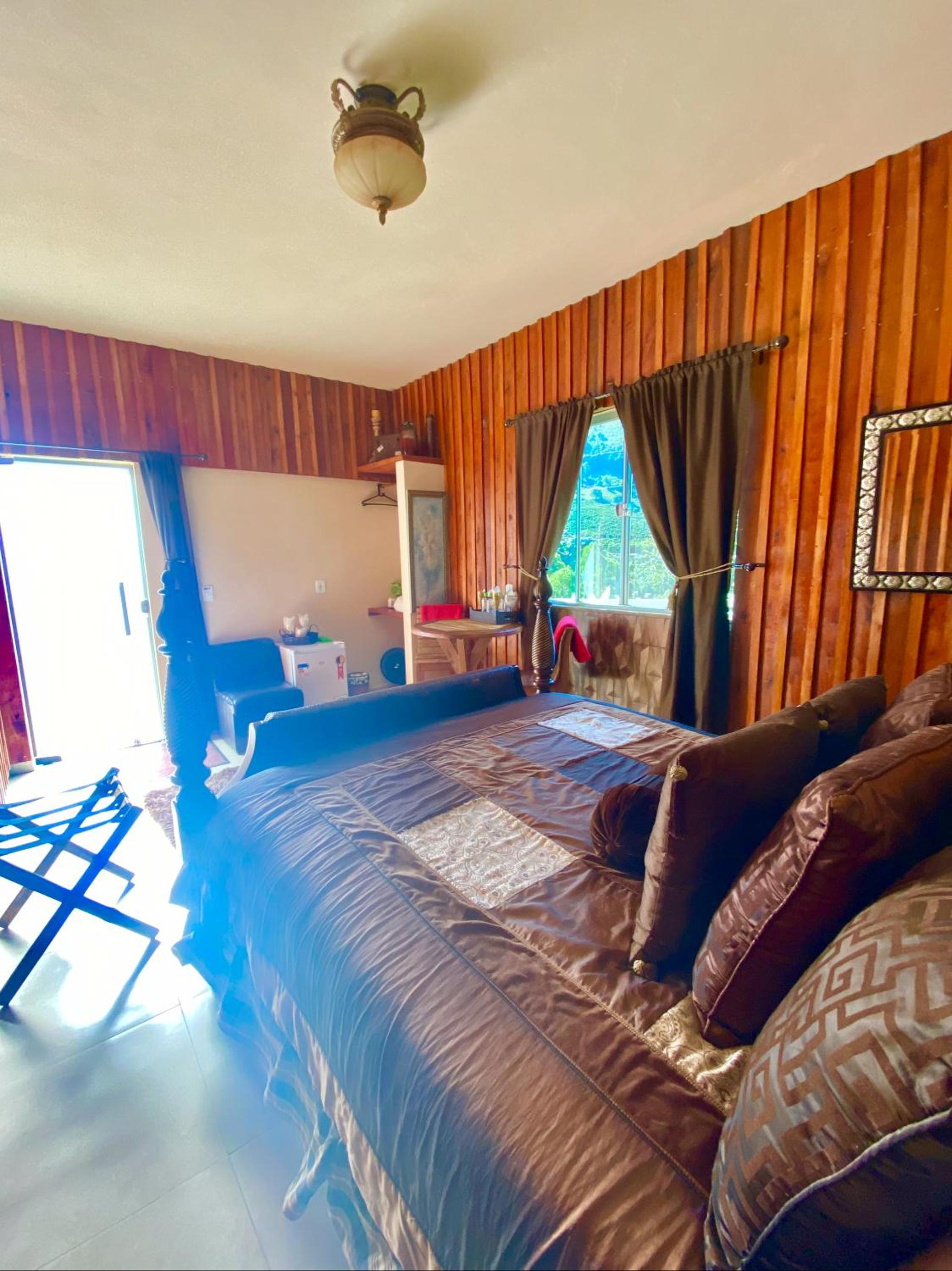 Deluxe Queen Suite photo 1