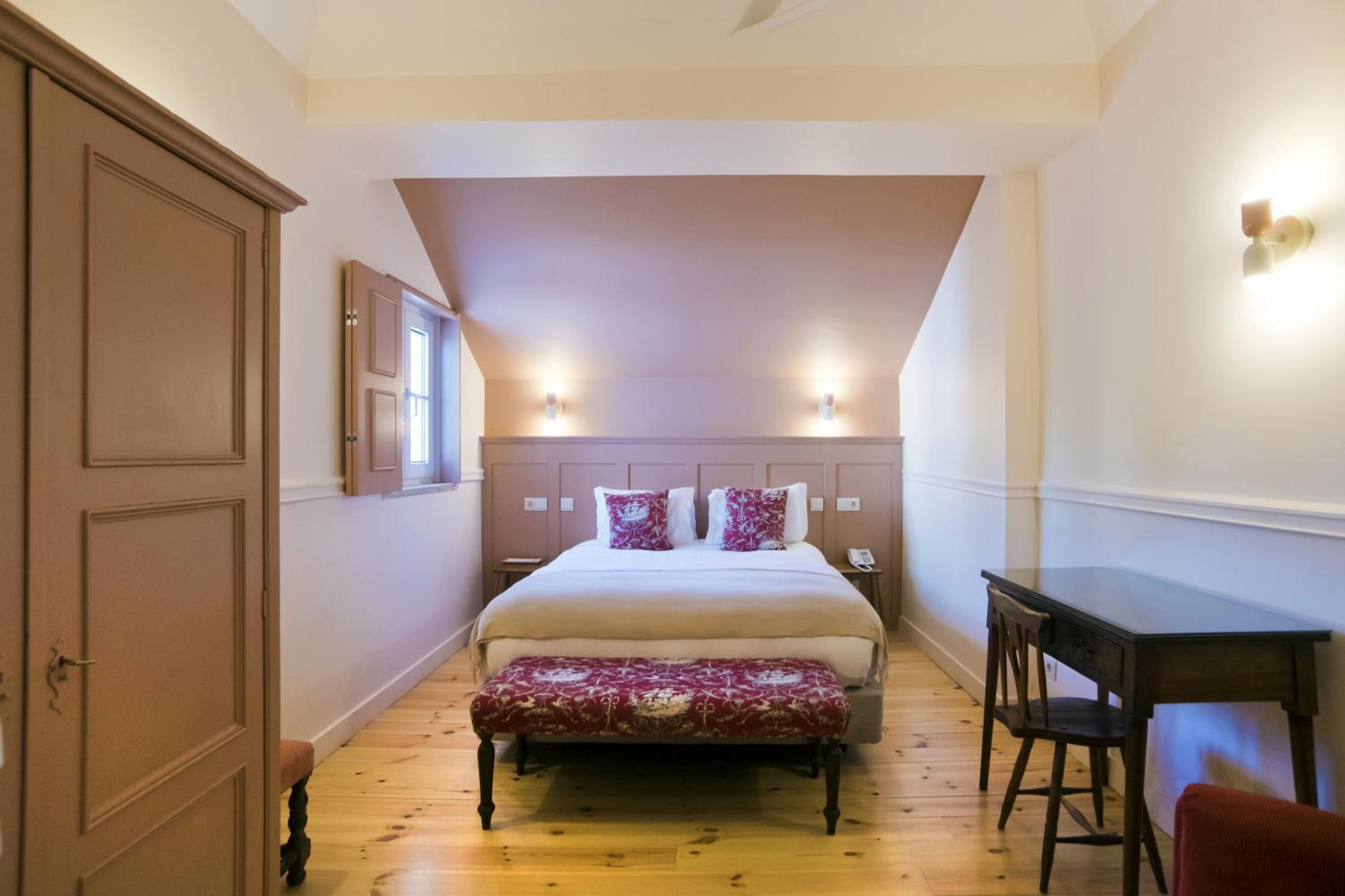 Classic Double or Twin Room - Photo 14