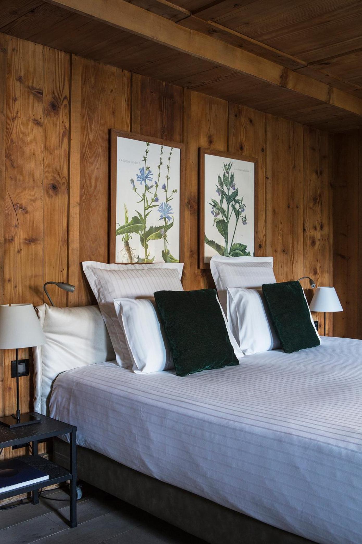 Chambre Double ou Lits Jumeaux Prestige avec Cheminée – La Ferme Chambre Double ou Lits Jumeaux Prestige avec Cheminée – La Ferme