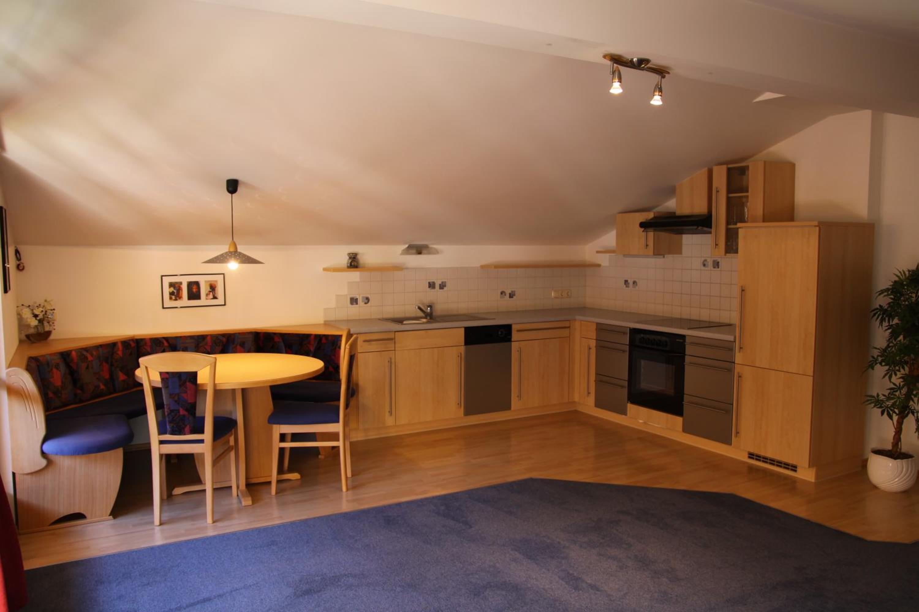 One-Bedroom Apartment with Balcony and Mountain View - Annex photo 2