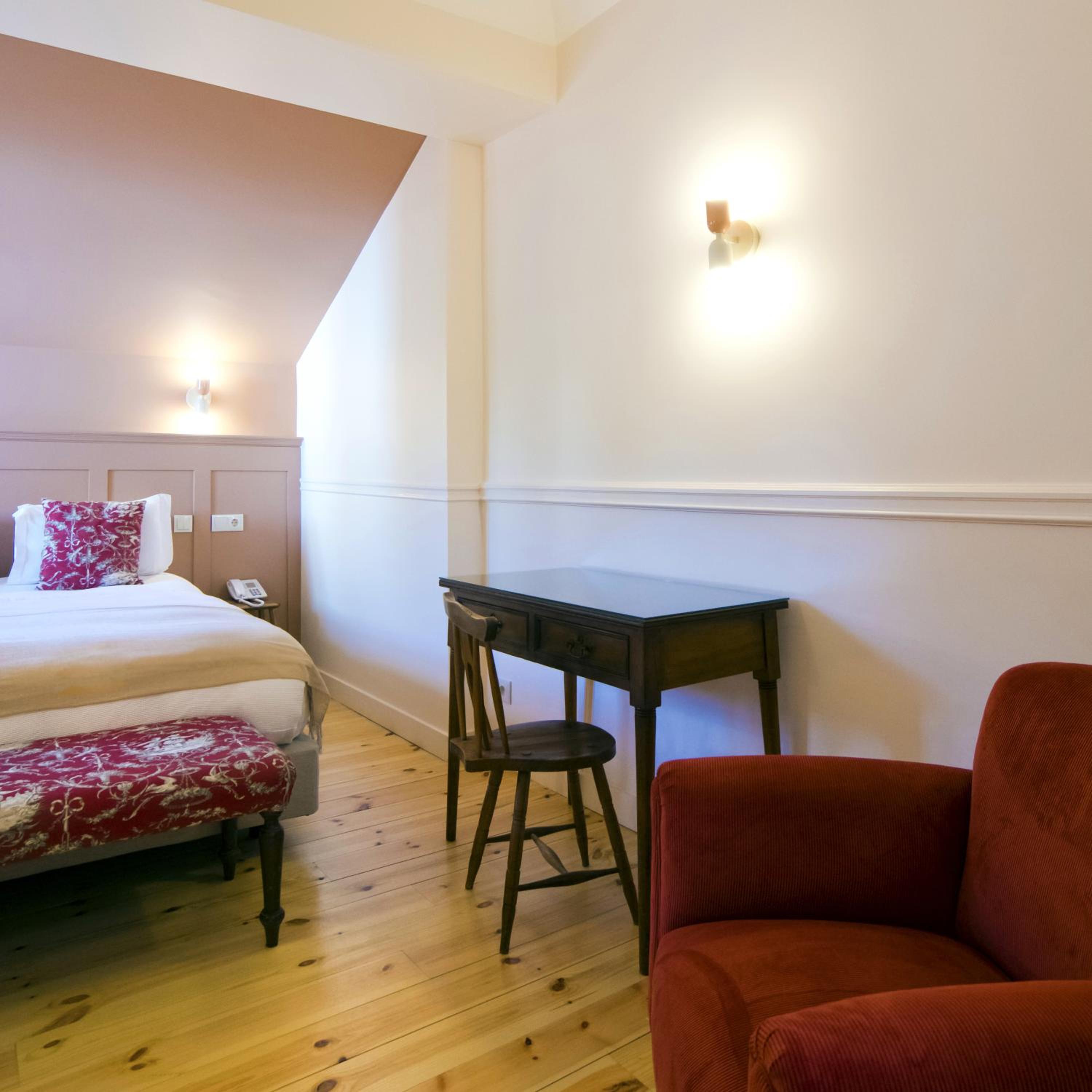 Classic Double or Twin Room - Photo 16
