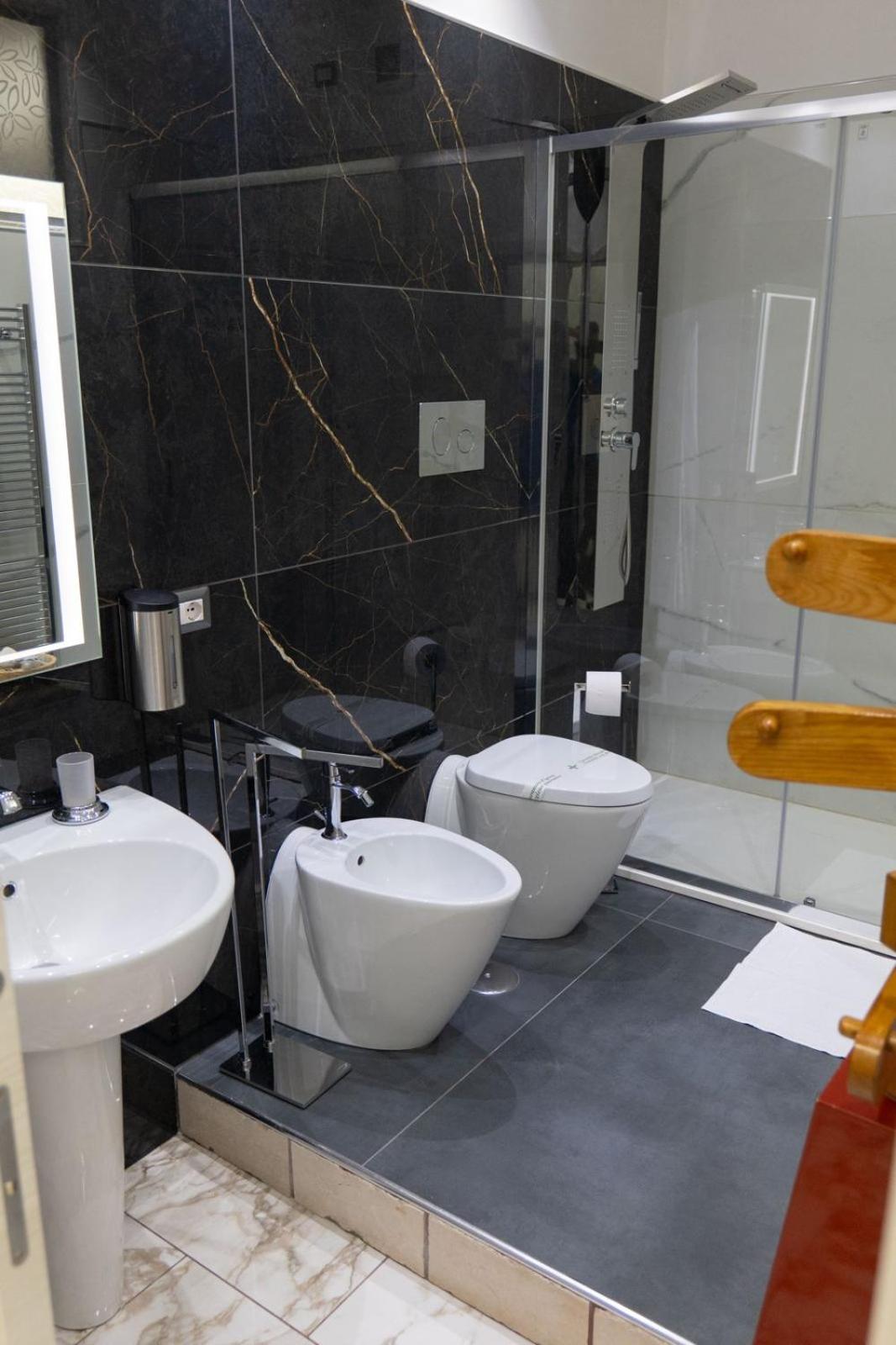 Double Room With Private Bathroom photo 2