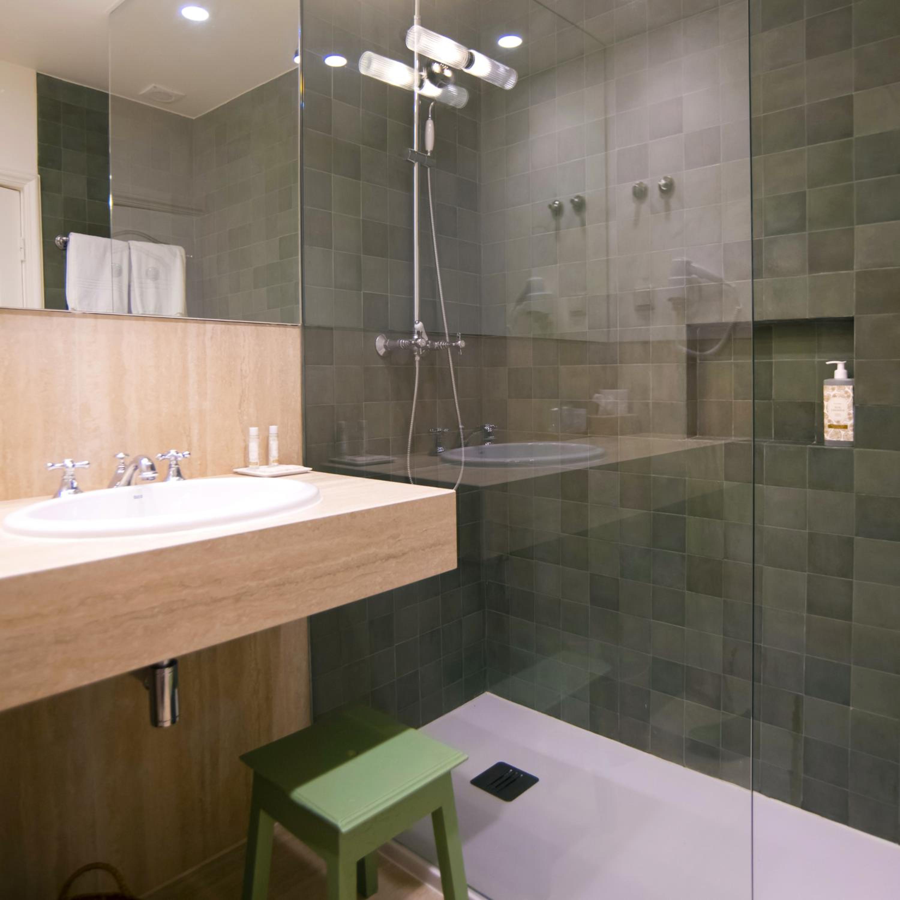 Classic Double or Twin Room - Photo 23