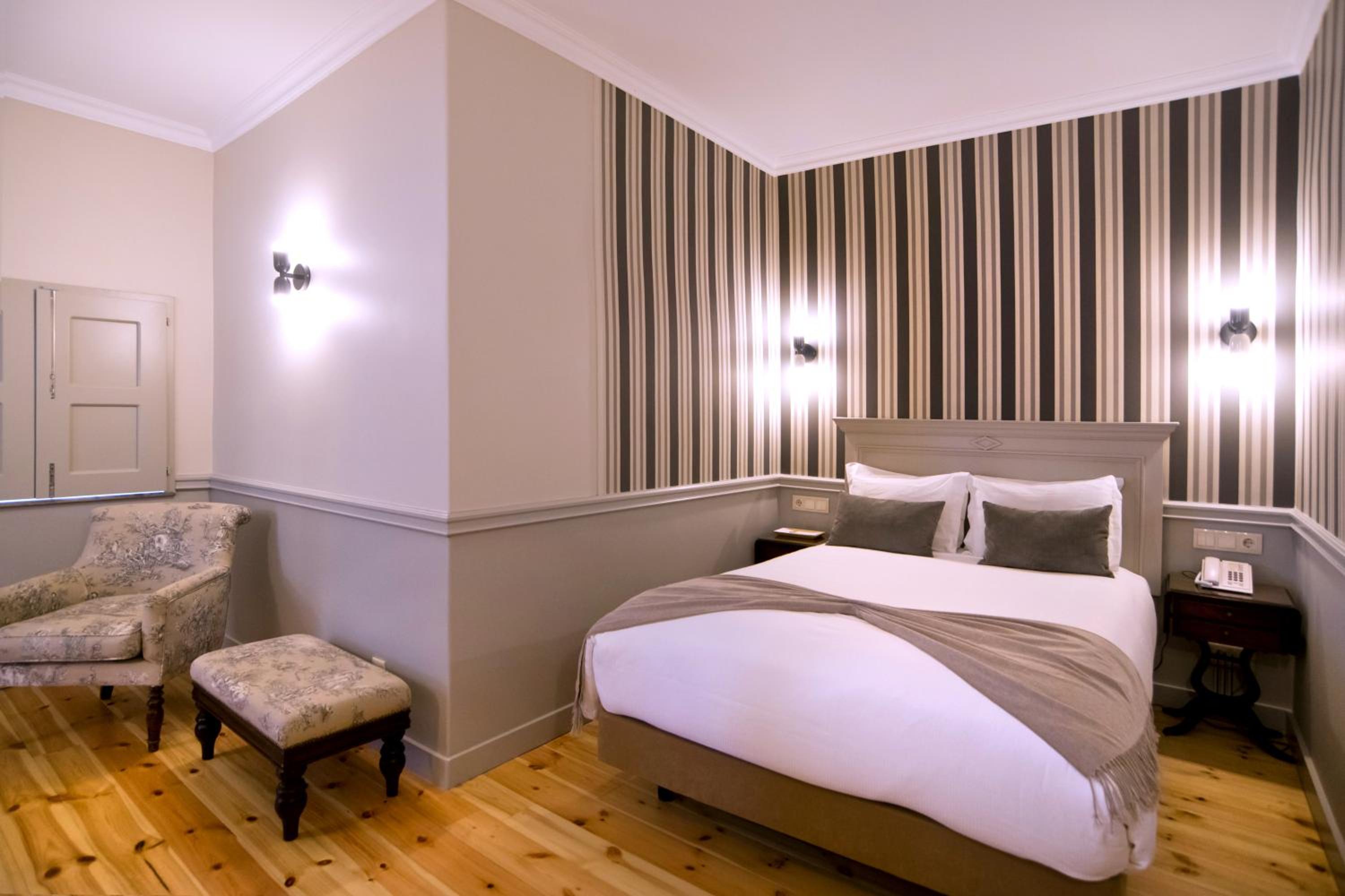 Classic Double or Twin Room - Photo 25