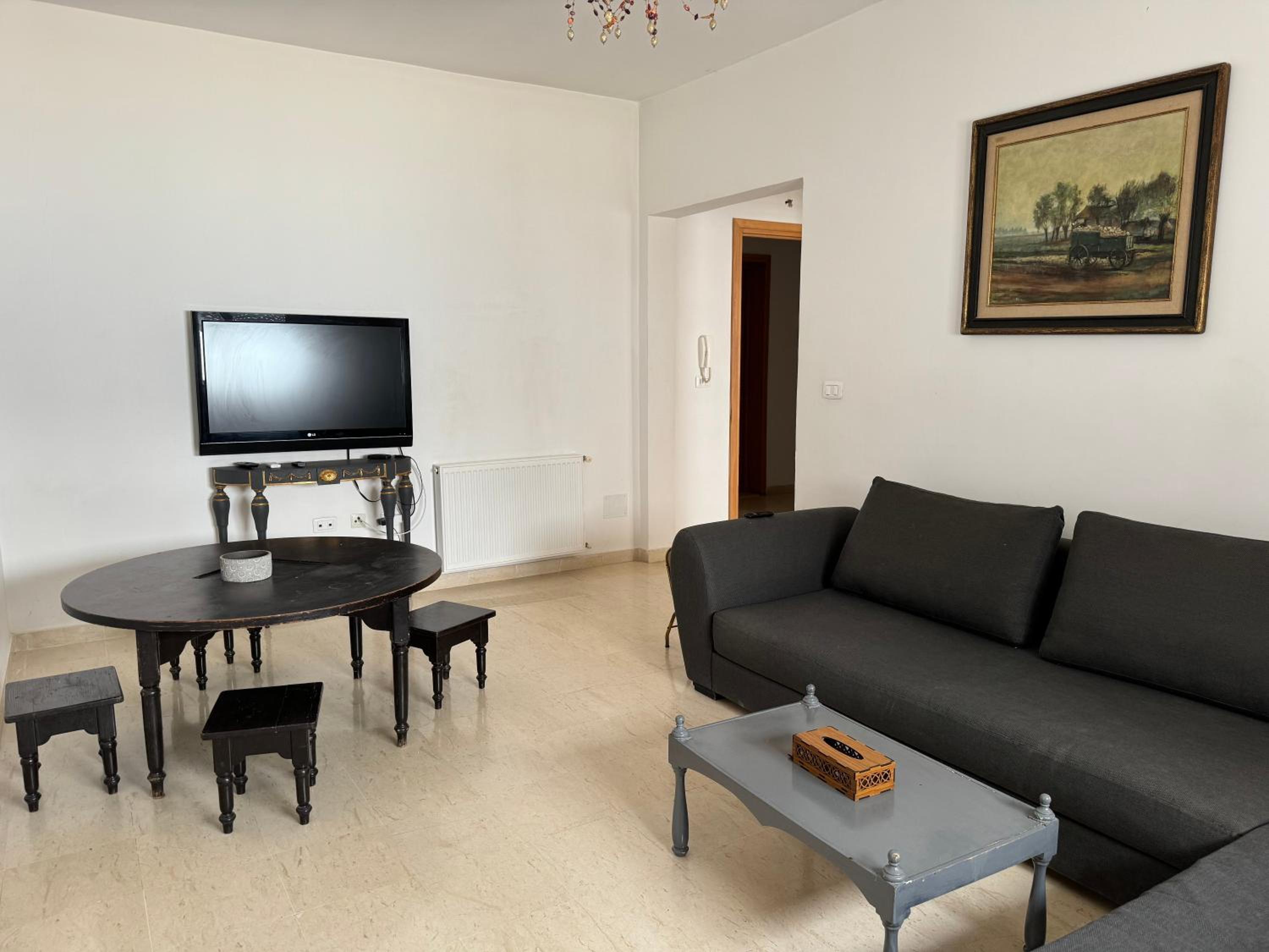 One-Bedroom Apartment photo 2