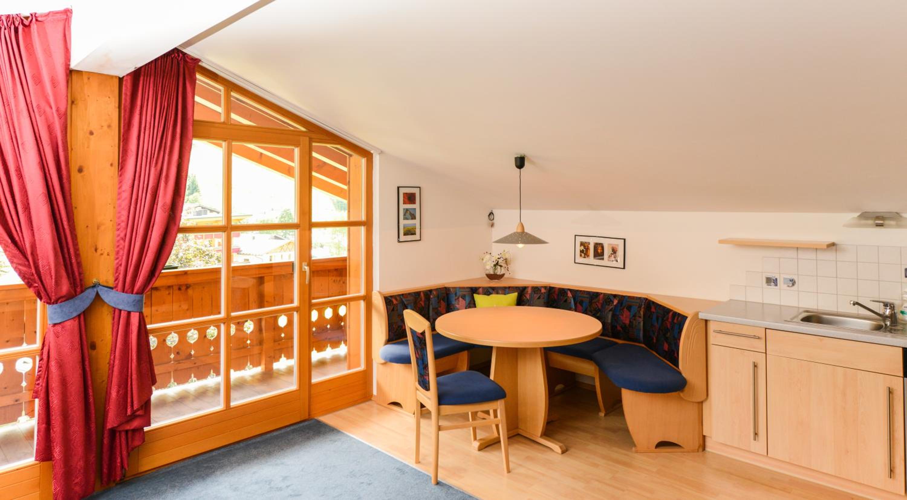 One-Bedroom Apartment with Balcony and Mountain View - Annex photo 3