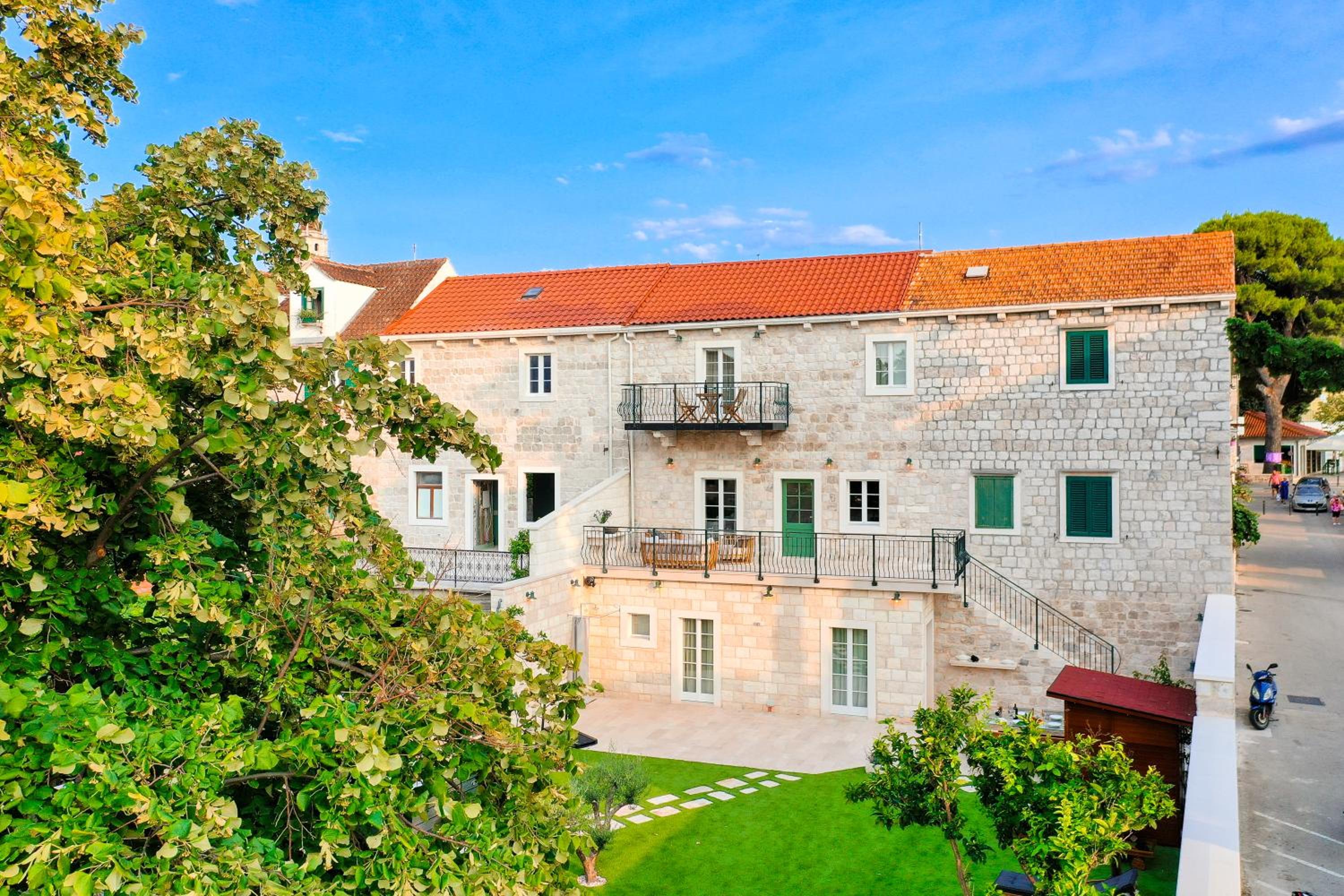 Three-Bedroom Villa photo 2
