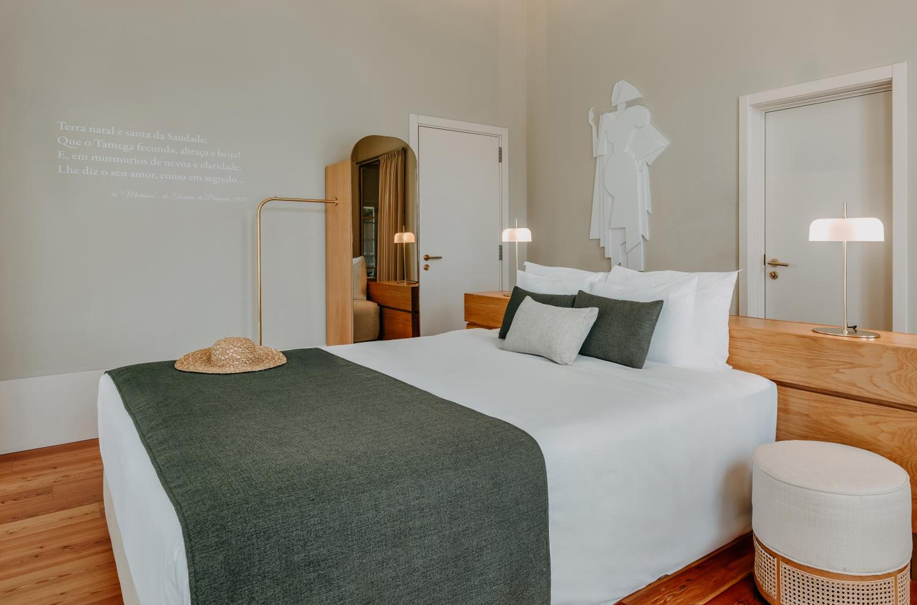 Superior Room with River View - Photo 6