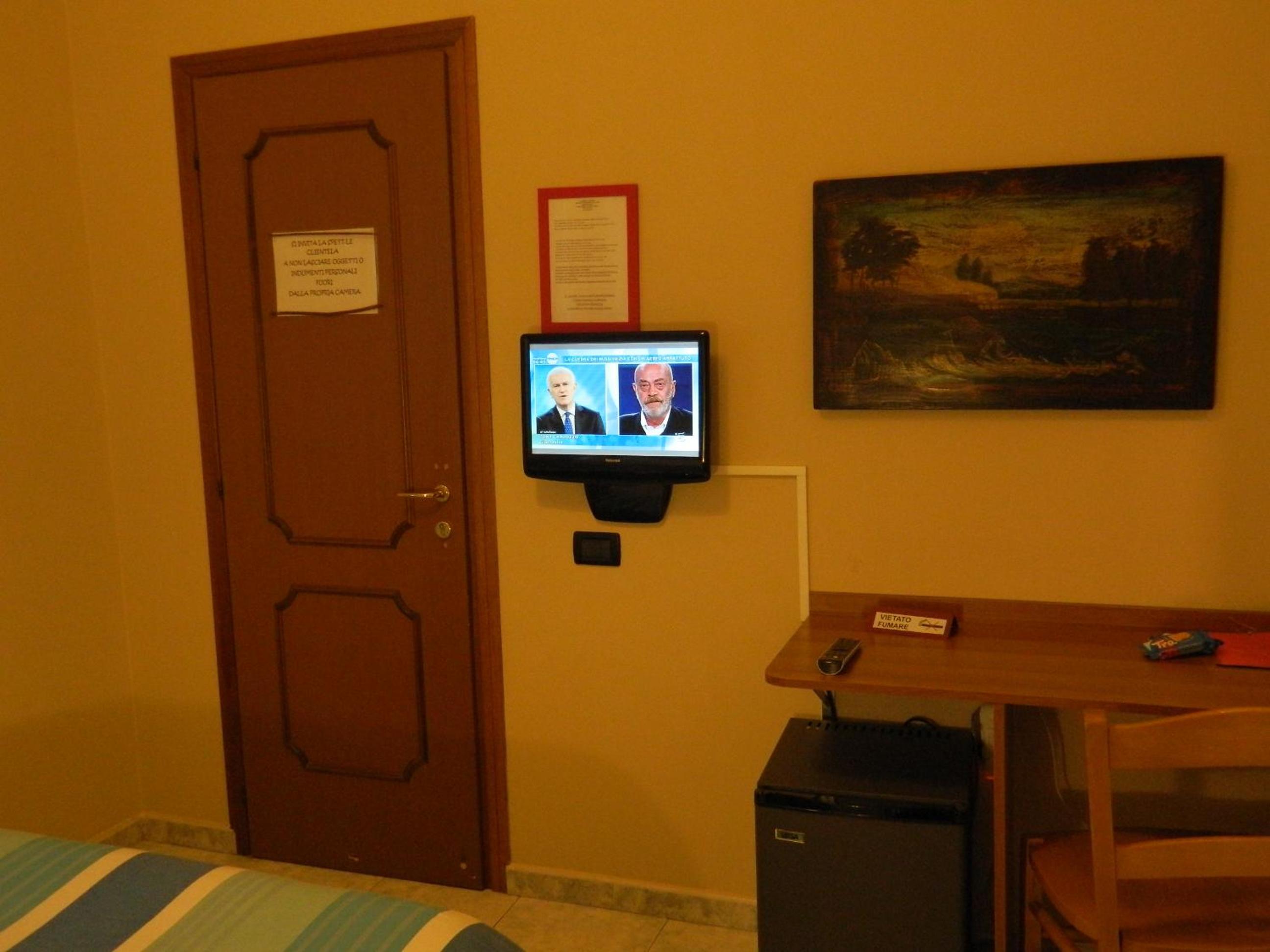 Single Room photo 3