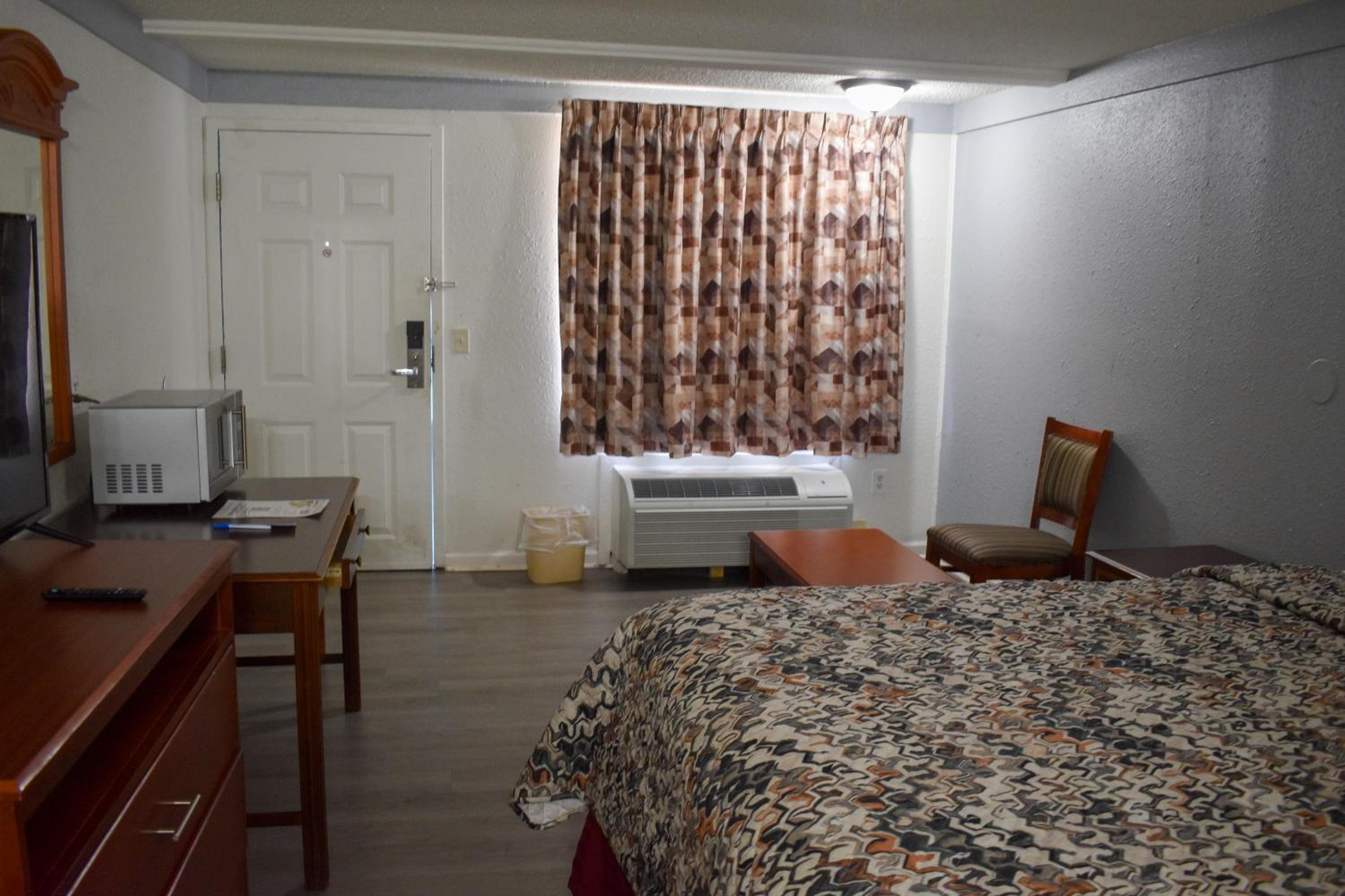 King Room - Disability Access/Non-Smoking - Photo 4