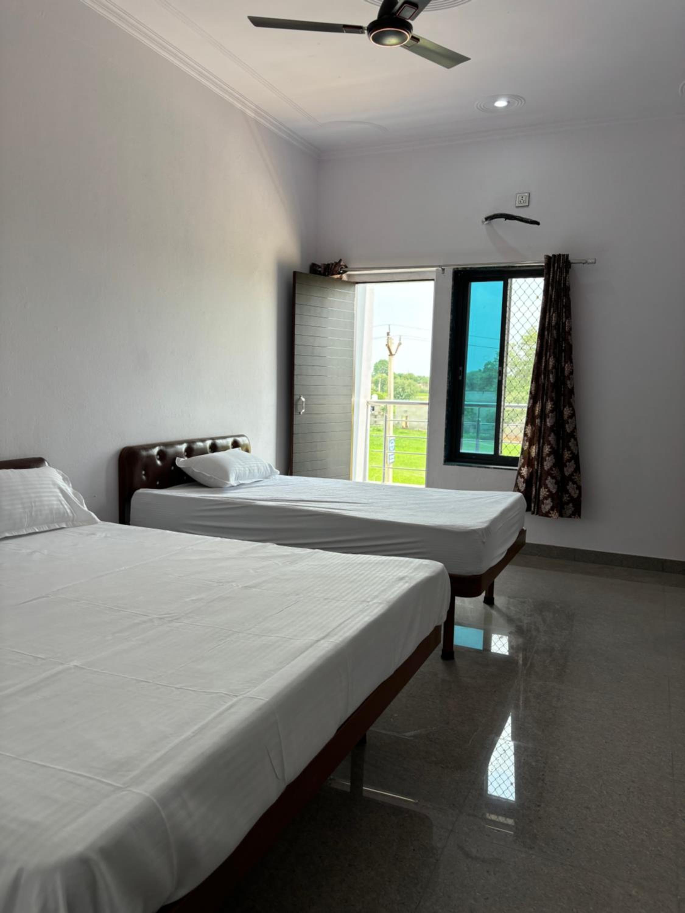 Triple Room with Balcony - Photo 1
