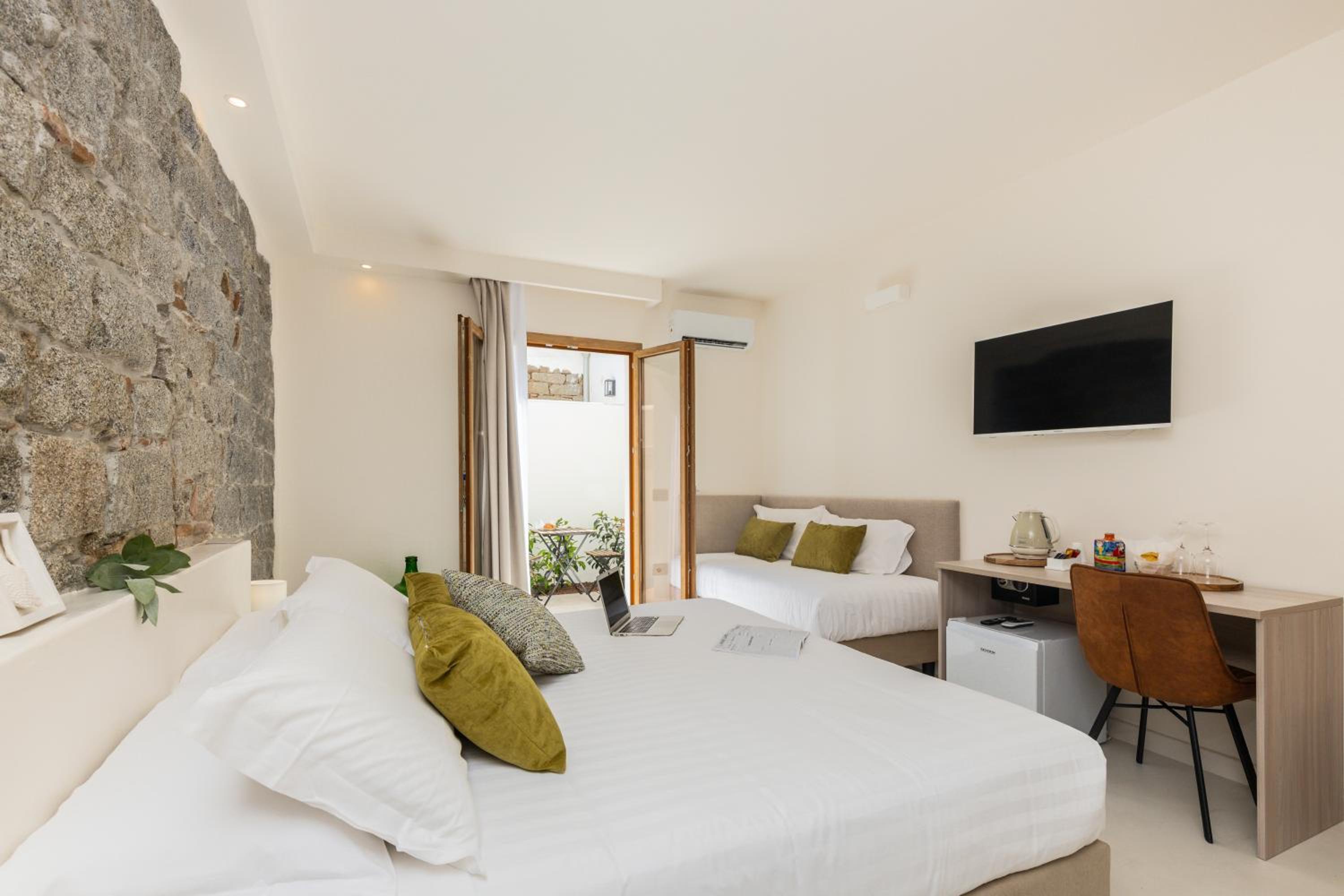 Deluxe Triple Room photo 3