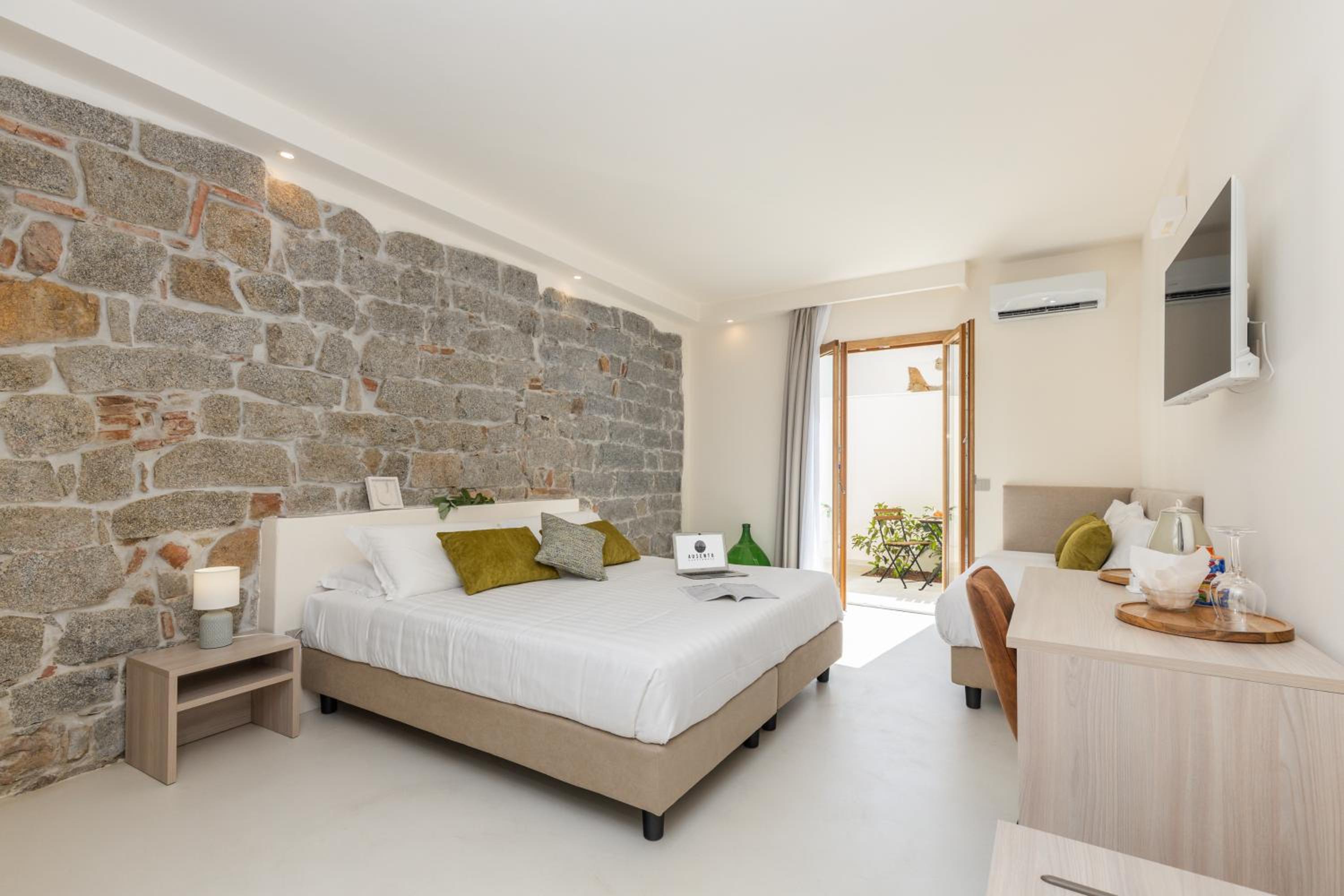 Deluxe Triple Room photo 1